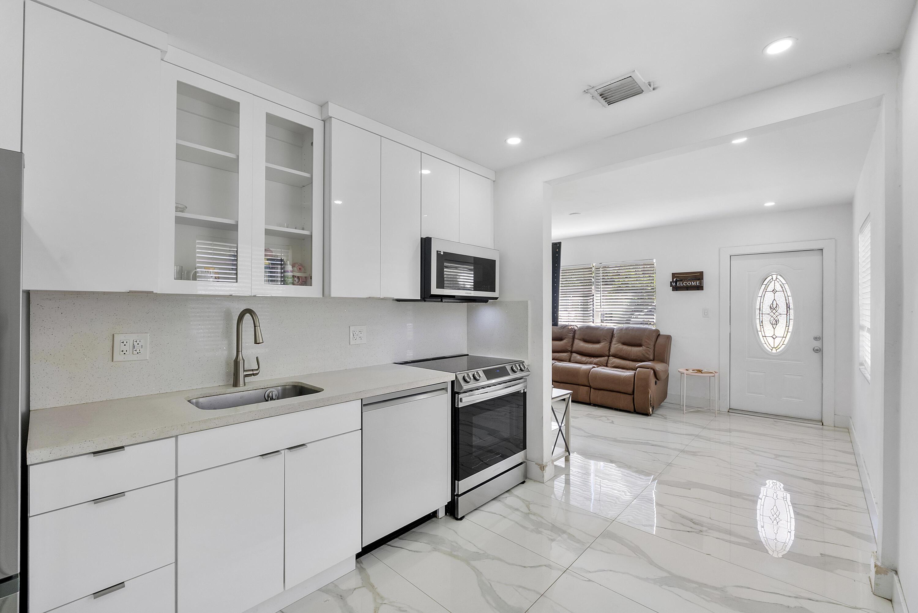 3125 SW 12th Place, Fort Lauderdale, FL 33312 - Photo 3