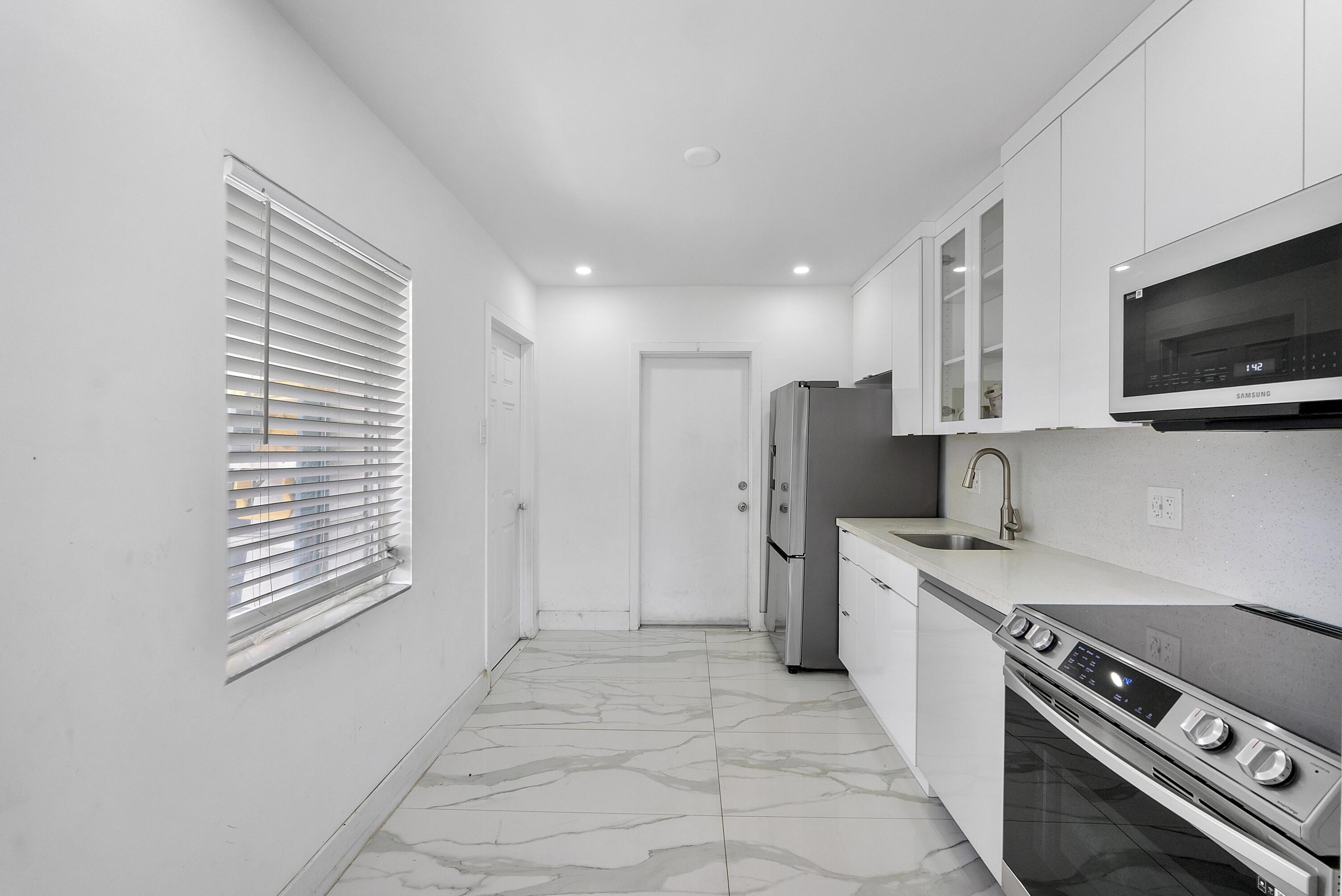 3125 SW 12th Place, Fort Lauderdale, FL 33312 - Photo 5