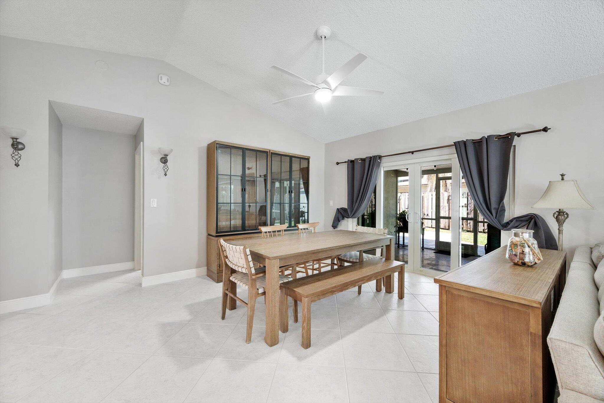 15541 Dover Court, Davie, FL 33331 - Photo 4