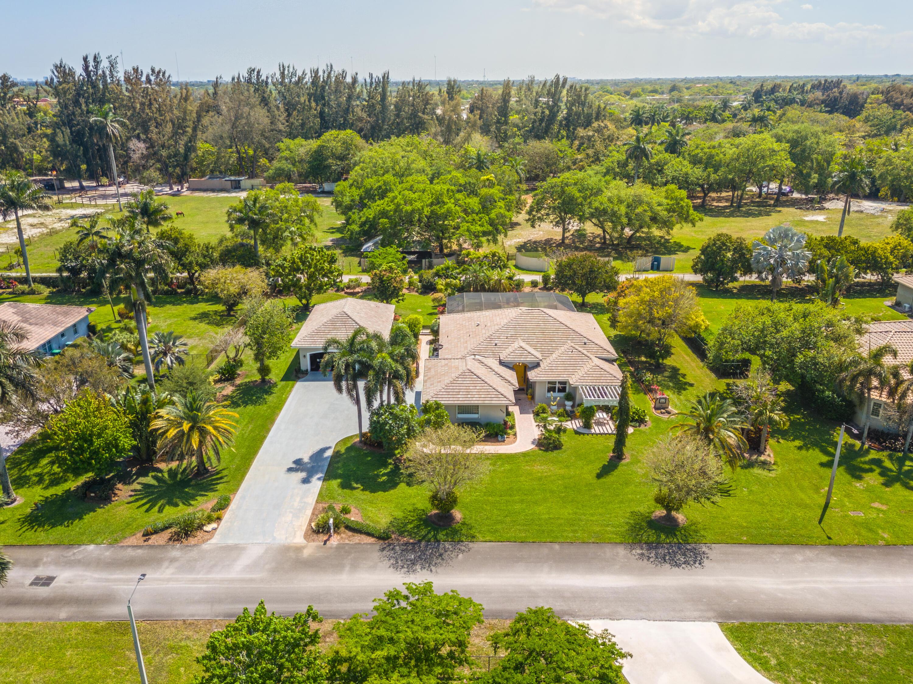 5970 SW 55th Street, Davie, FL 33314 - Photo 2