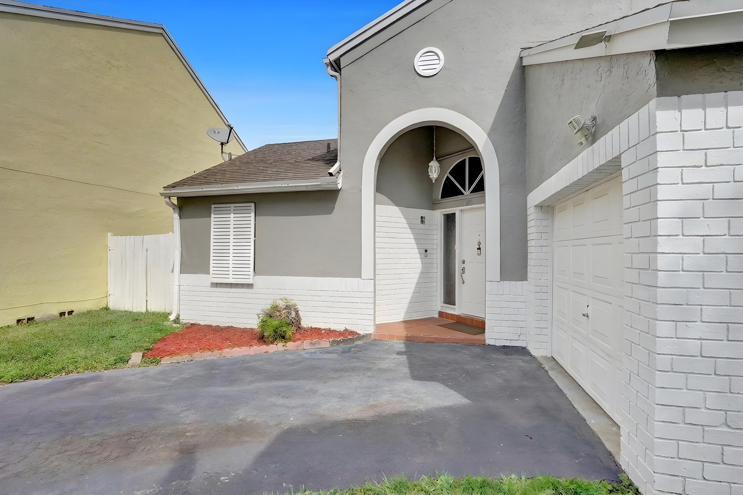 1180 SW 108th Terrace, Davie, FL 33324 - Photo 2