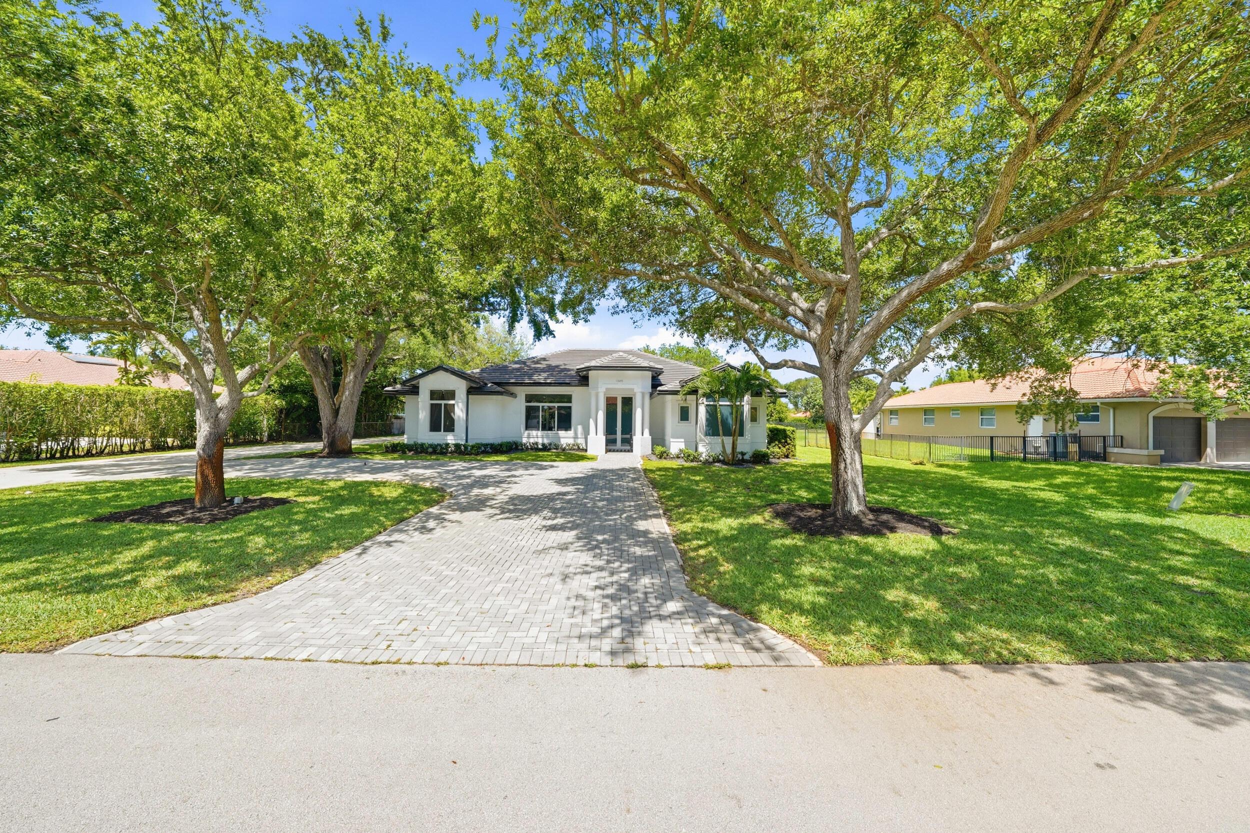 13091 SW 16th Court, Davie, FL 33325 - Photo 2