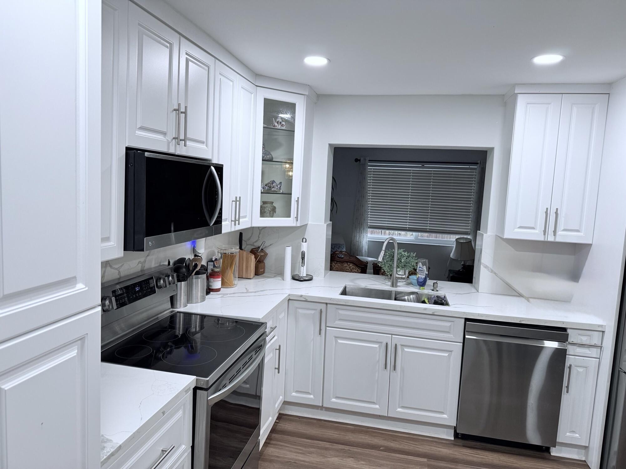 10900 NW 18th Place, Pembroke Pines, FL 33026 - Photo 4