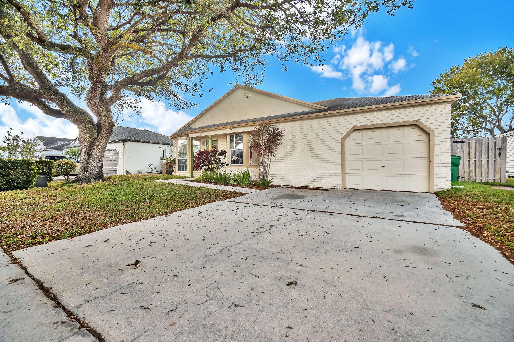1011 SW 134th Avenue, Davie, FL 33325 - Photo 2