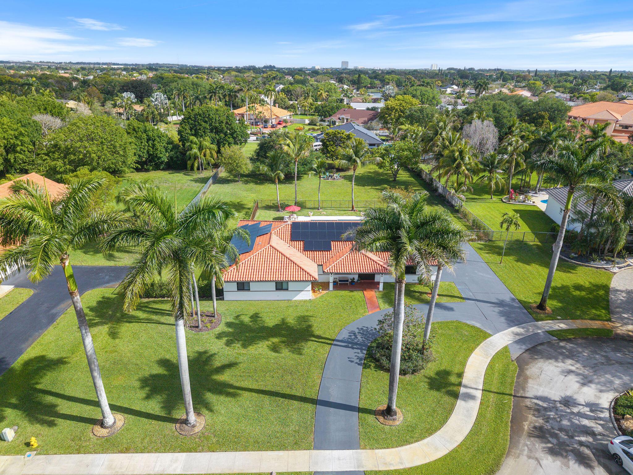 13821 Alexandria Court, Davie, FL 33325 - Photo 4