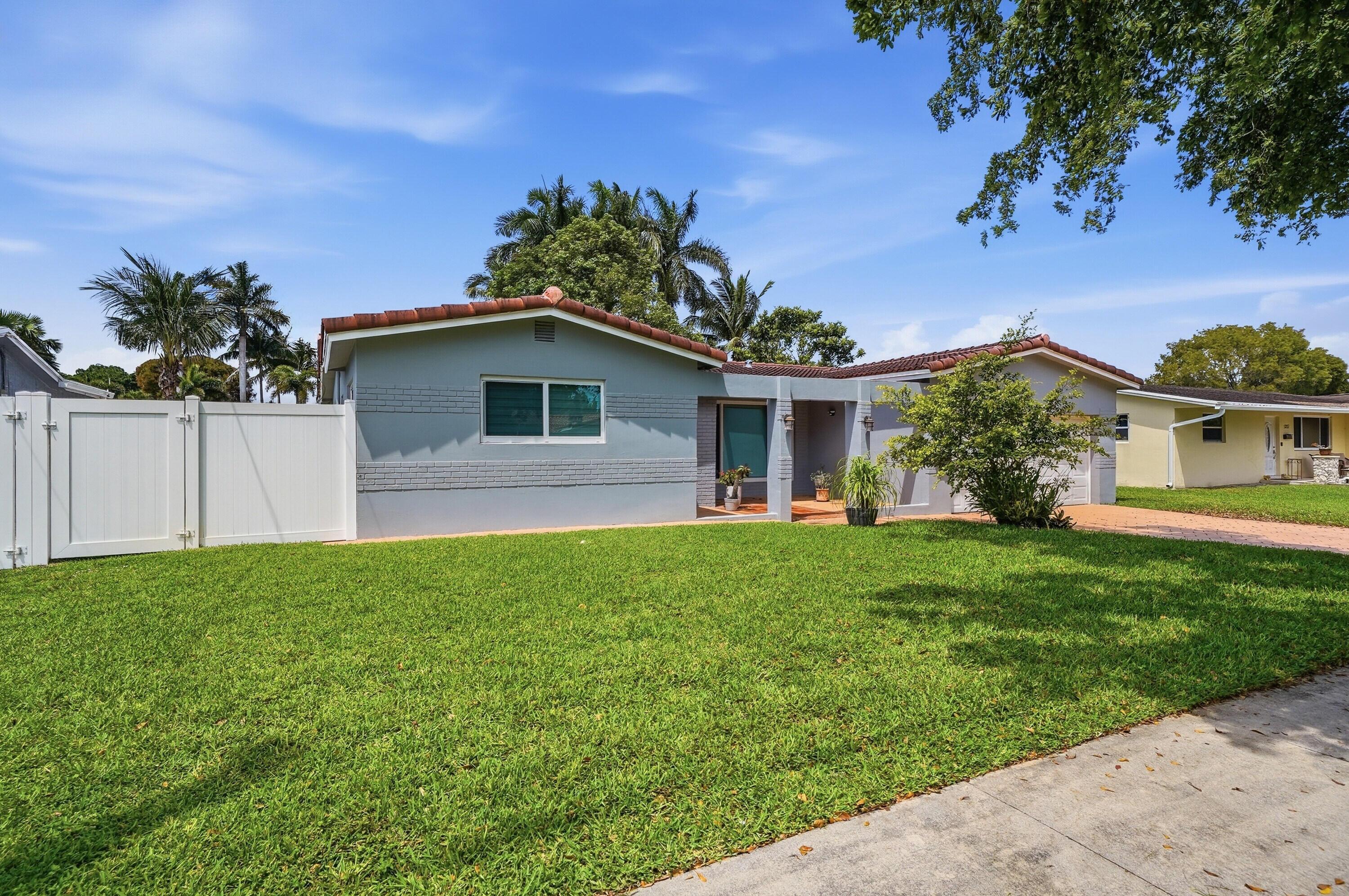 5261 SW 89th Avenue, Cooper City, FL 33328 - Photo 4