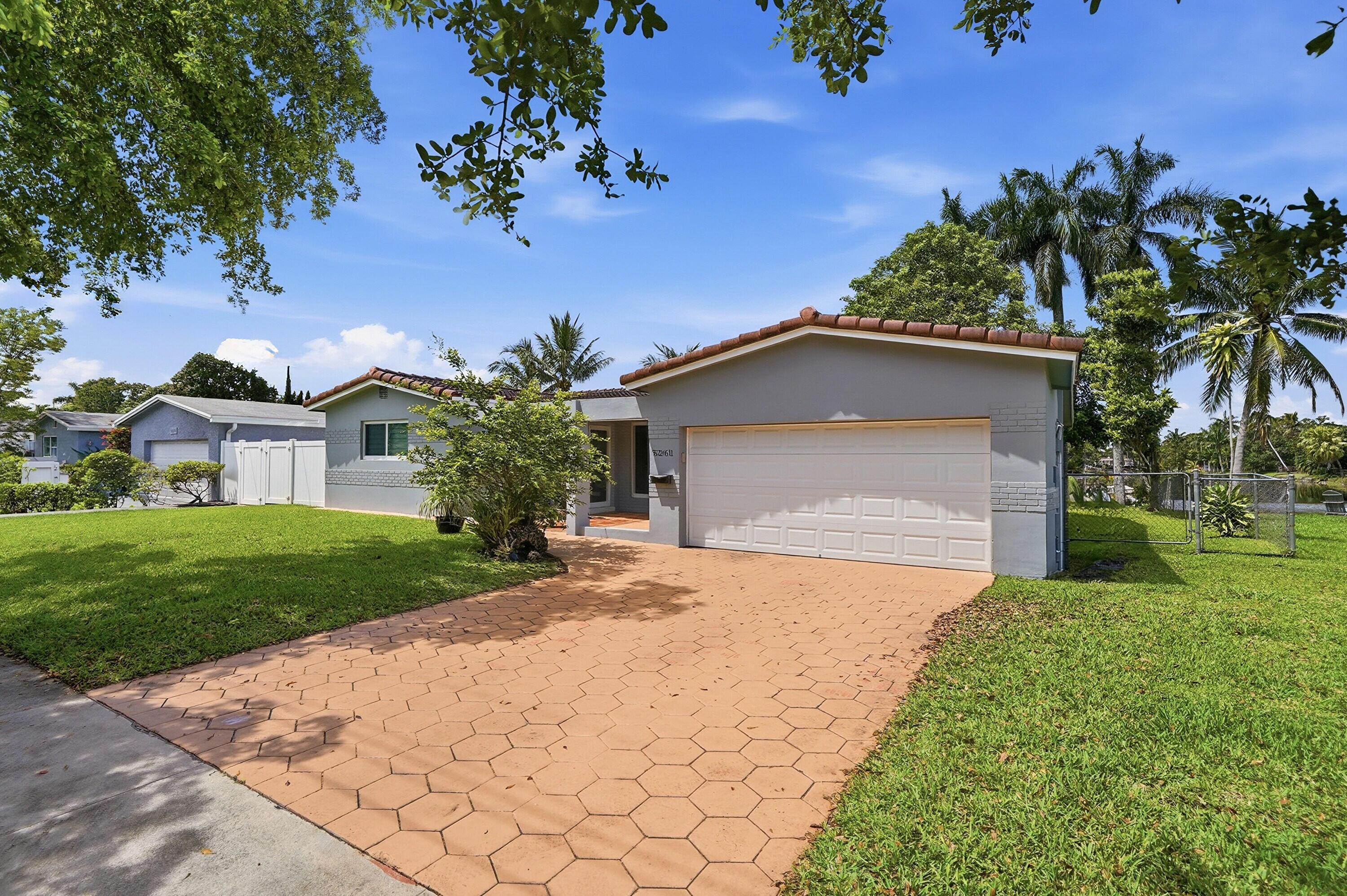 5261 SW 89th Avenue, Cooper City, FL 33328 - Photo 3