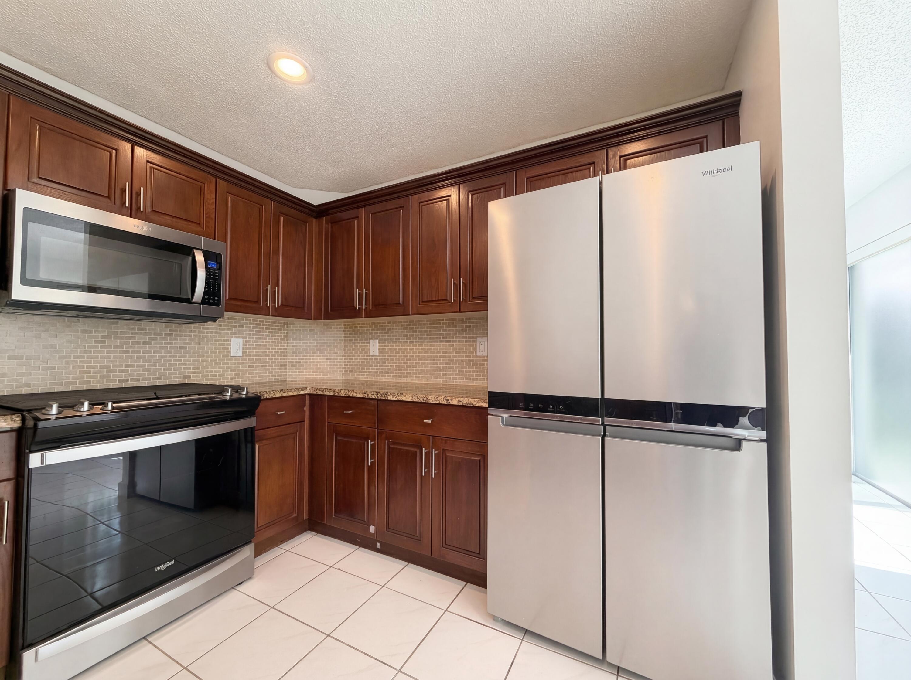 73 Gables Boulevard, Weston, FL 33326 - Photo 2