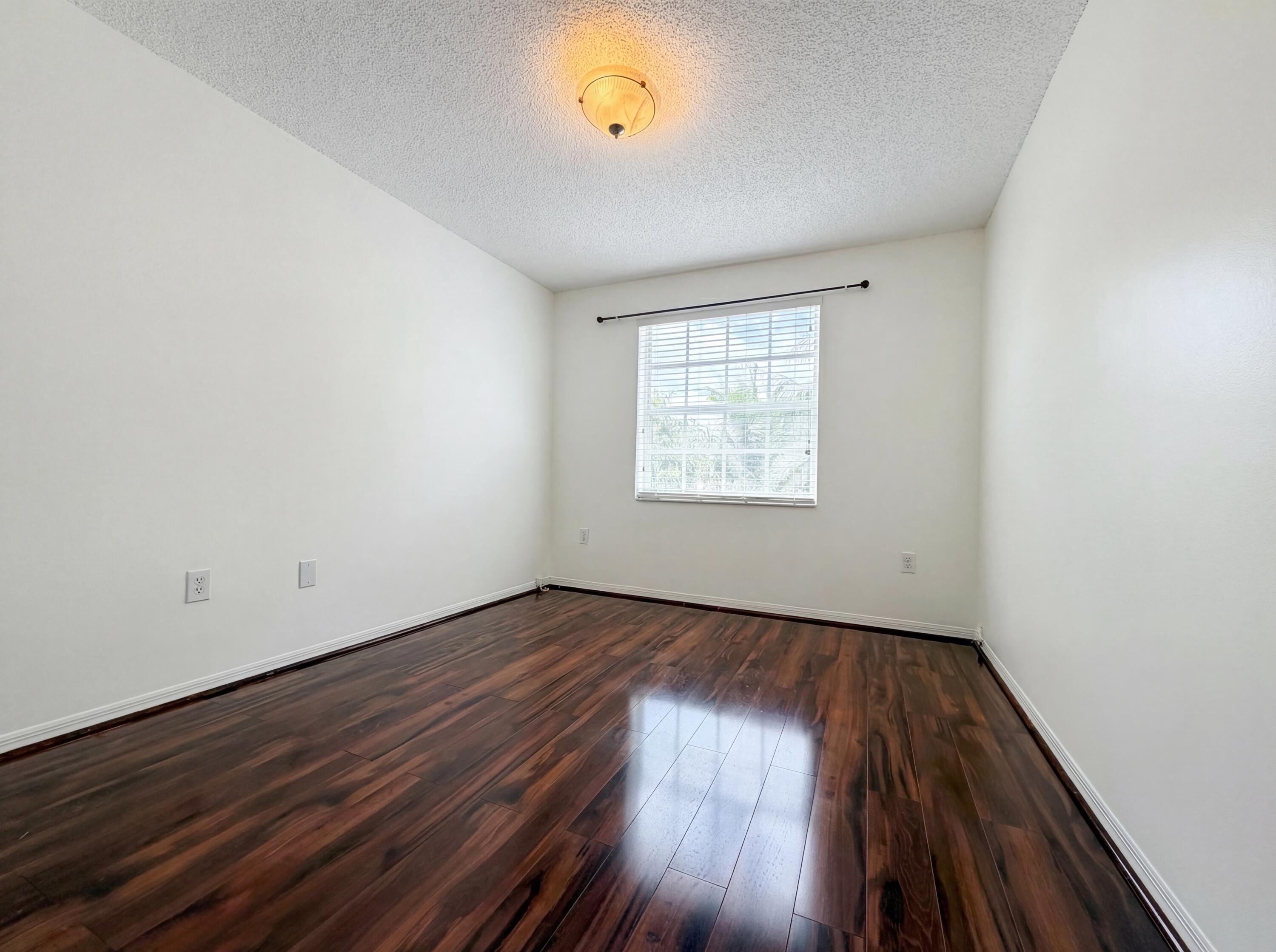 73 Gables Boulevard, Weston, FL 33326 - Photo 4