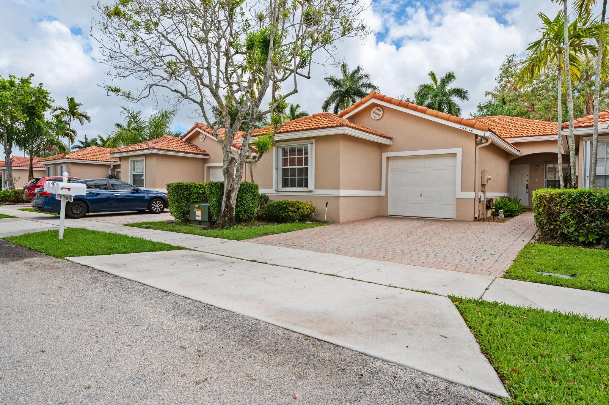 13050 NW 5th Street, Pembroke Pines, FL 33028 - Photo 4