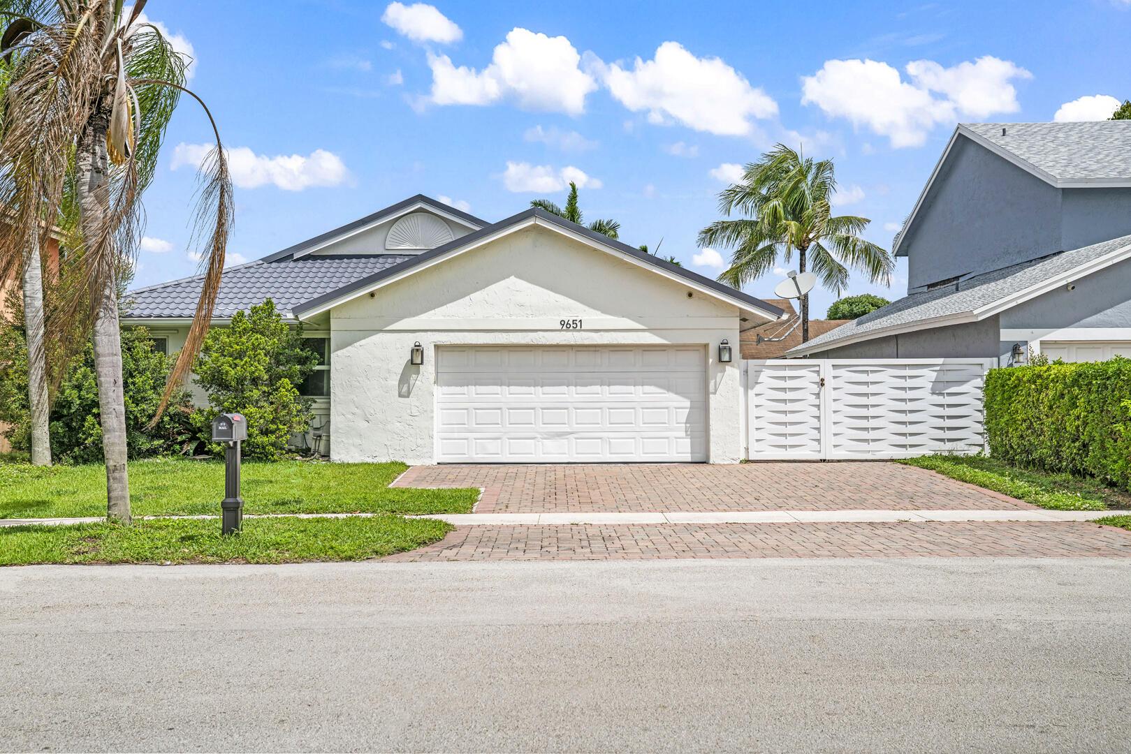 9651 SW 9th Court, Pembroke Pines, FL 33025 - Photo 3