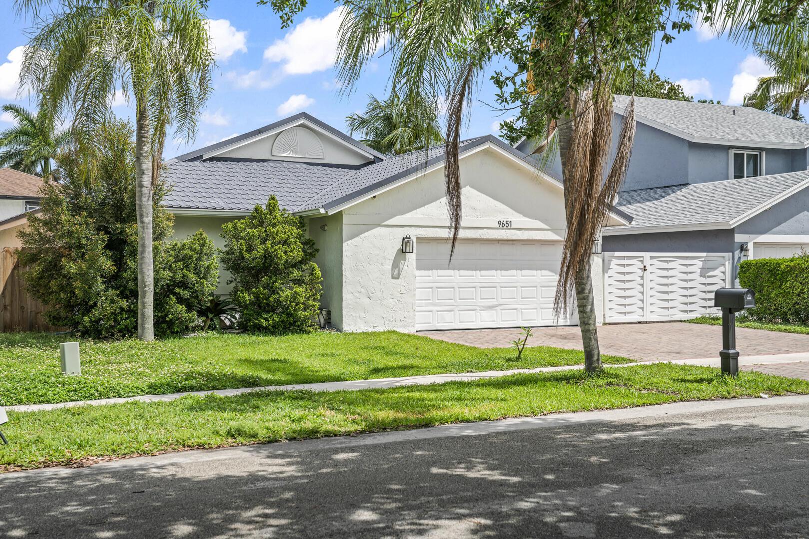 9651 SW 9th Court, Pembroke Pines, FL 33025 - Photo 5