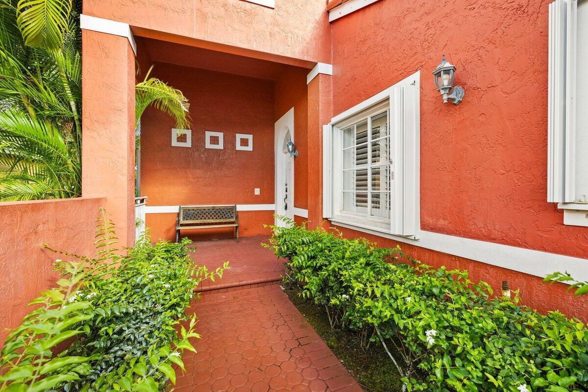 363 SW 161st Avenue, Pembroke Pines, FL 33027 - Photo 2