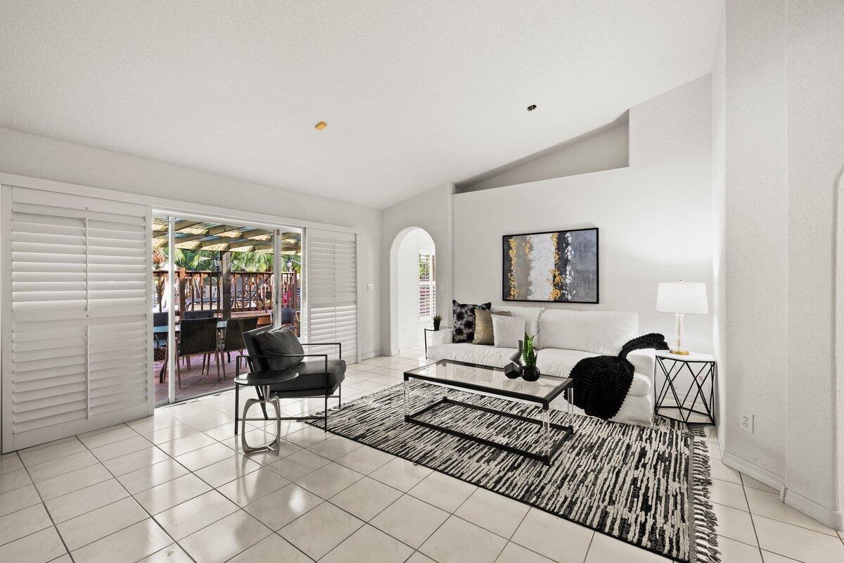 363 SW 161st Avenue, Pembroke Pines, FL 33027 - Photo 4