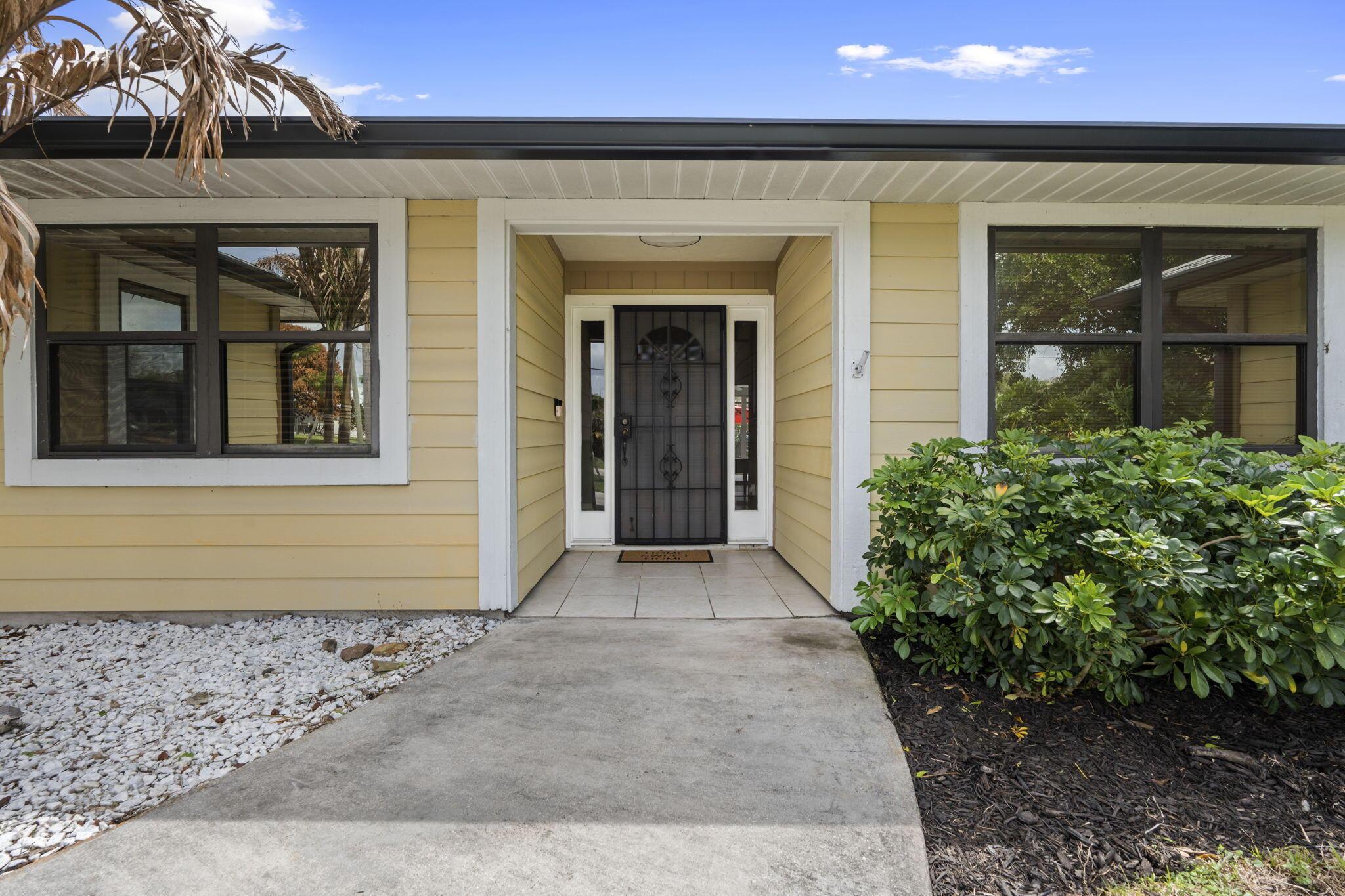 138 SW Airview Avenue, Port St. Lucie, FL 34984 - Photo 3