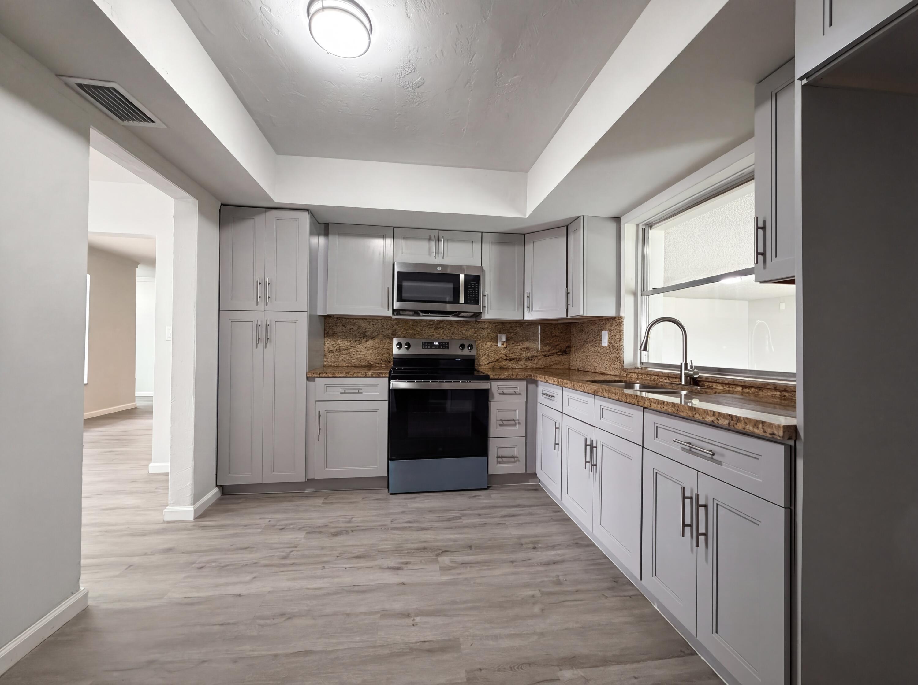 820 NW 78th Avenue, Pembroke Pines, FL 33024 - Photo 2