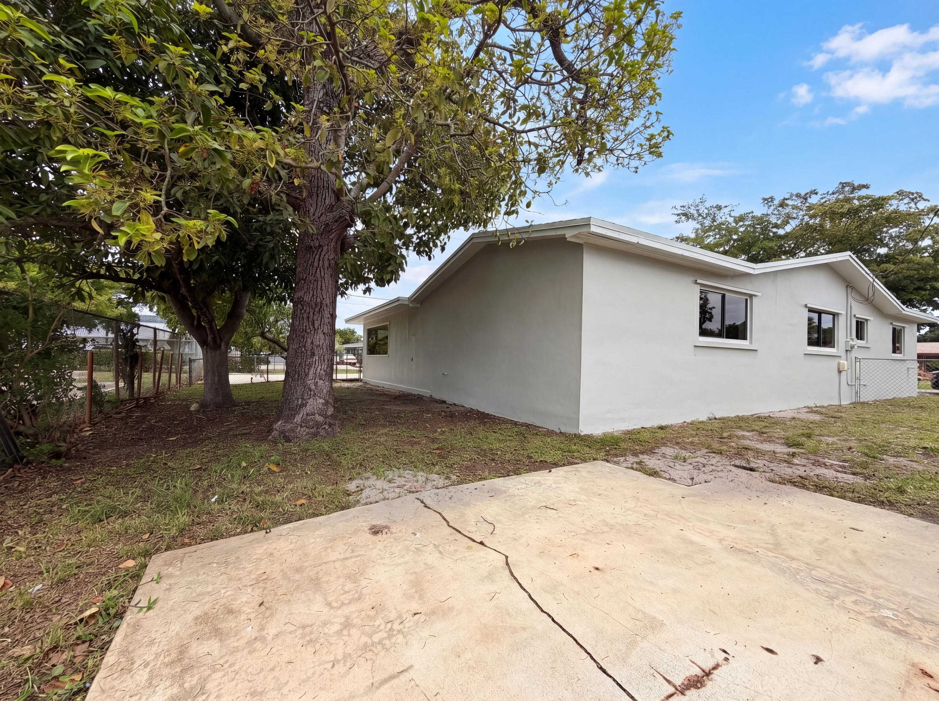 820 NW 78th Avenue, Pembroke Pines, FL 33024 - Photo 5