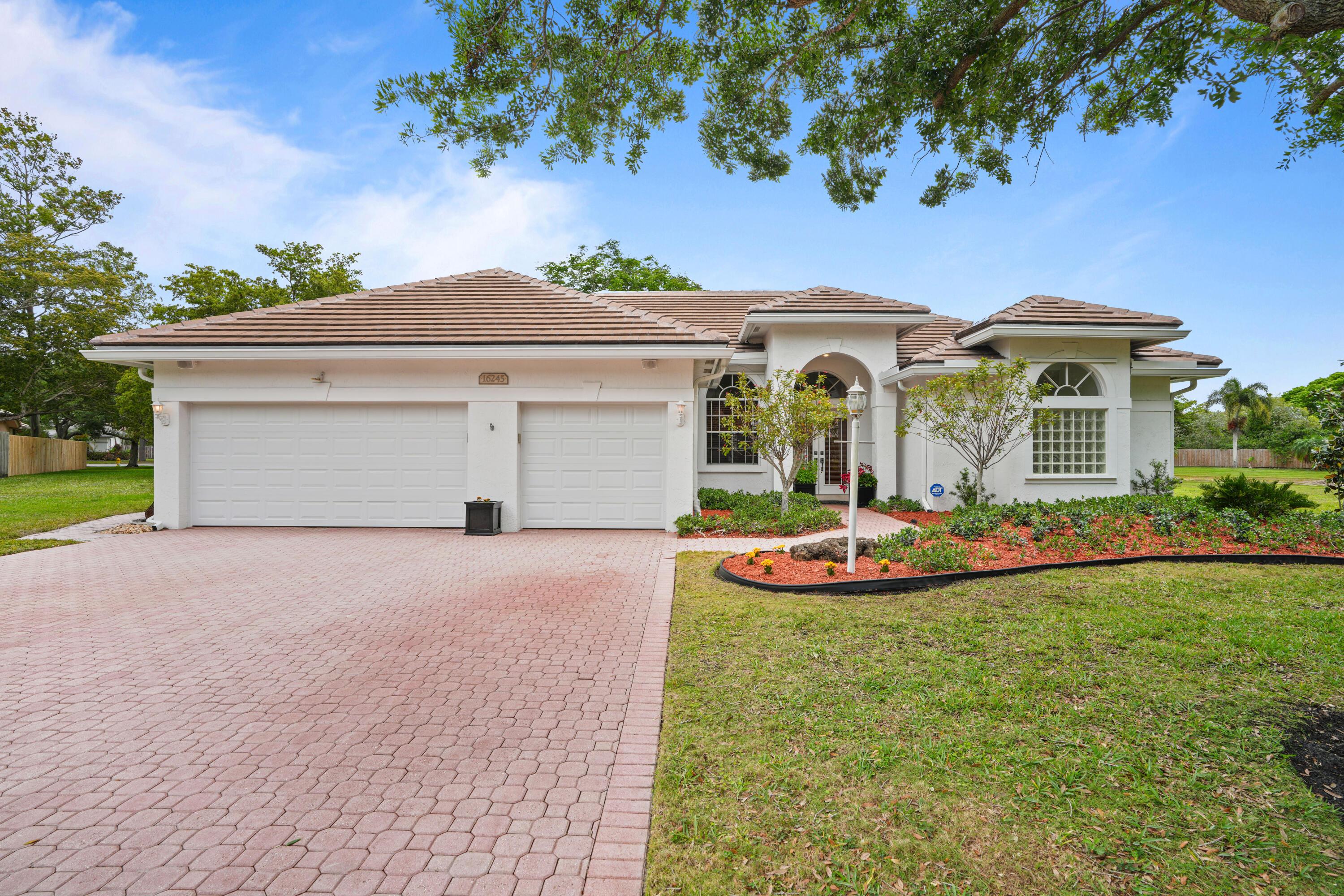 16245 Seneca Circle, Davie, FL 33331 - Photo 2