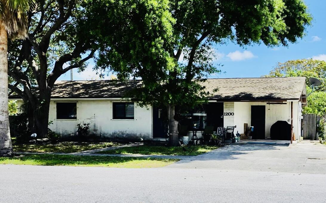 1200 W Broward Street, Lantana, FL 33462, Lantana