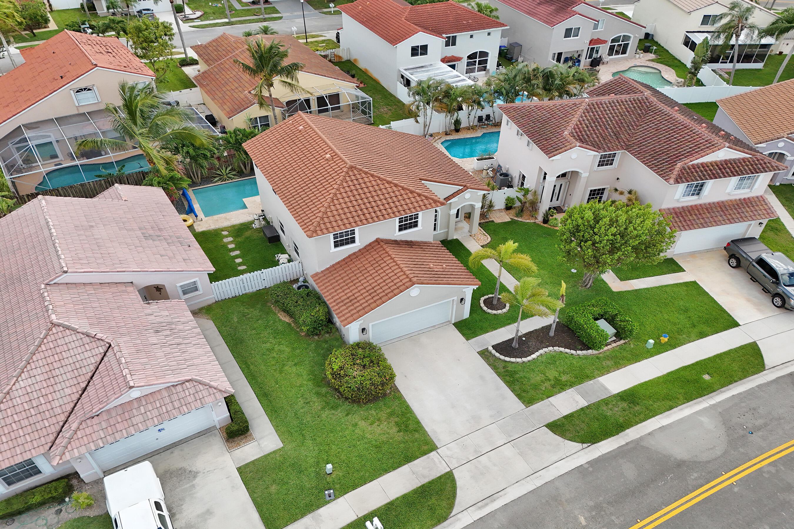 18930 NW 10th Terrace, Pembroke Pines, FL 33029 - Photo 5