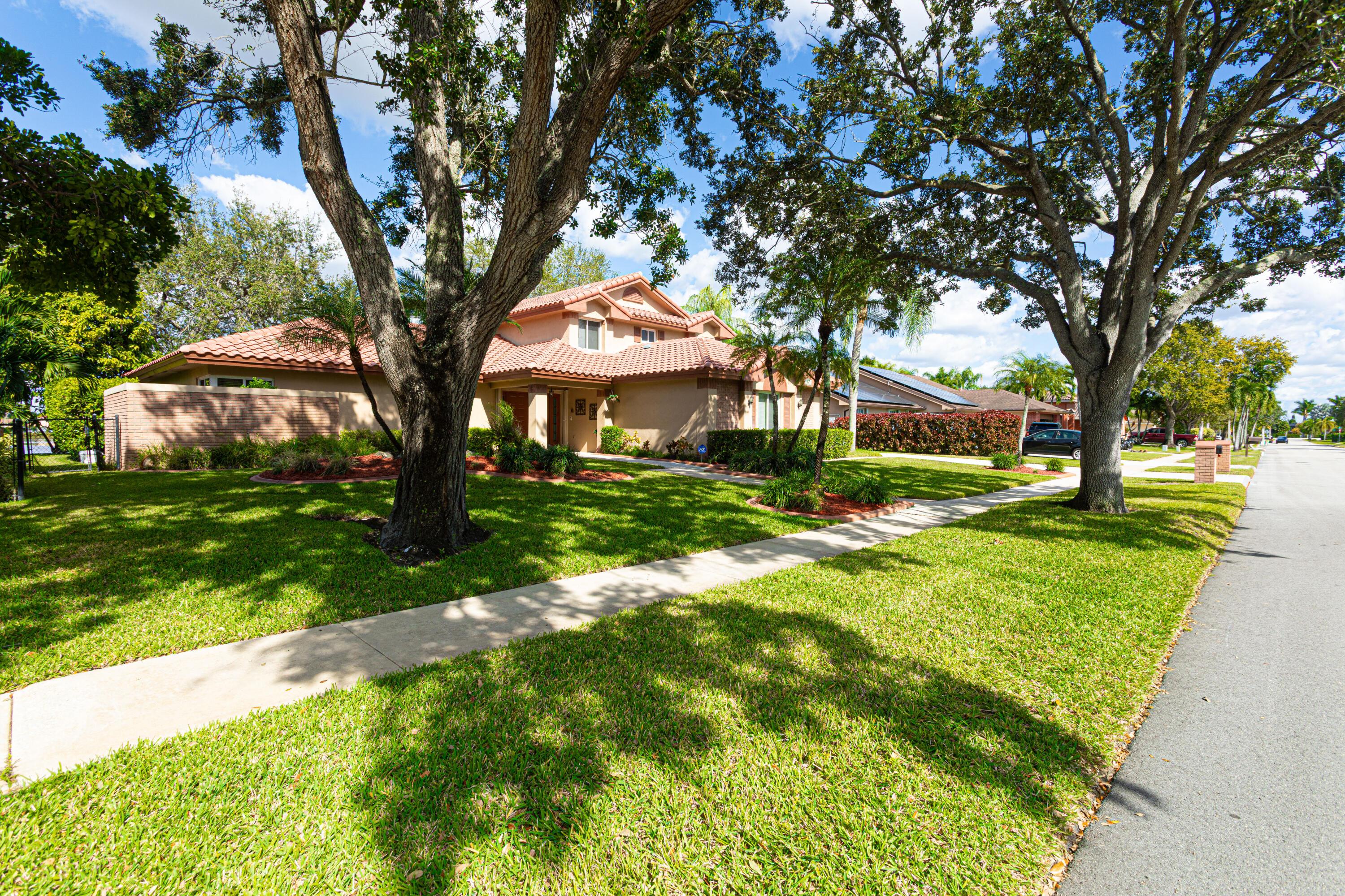 19921 NW 4th Street, Pembroke Pines, FL 33029, Pembroke Pines