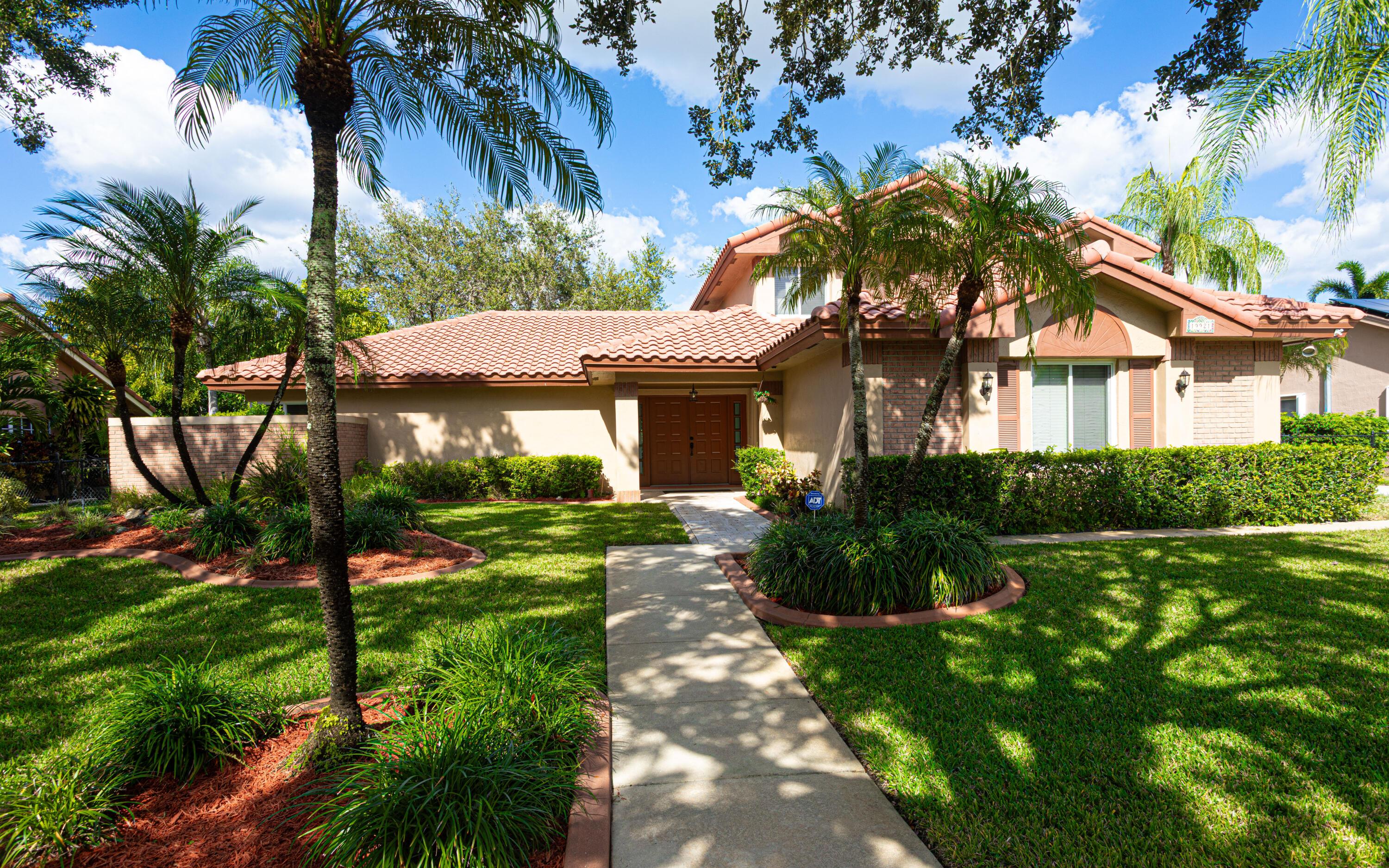 19921 NW 4th Street, Pembroke Pines, FL 33029 - Photo 2