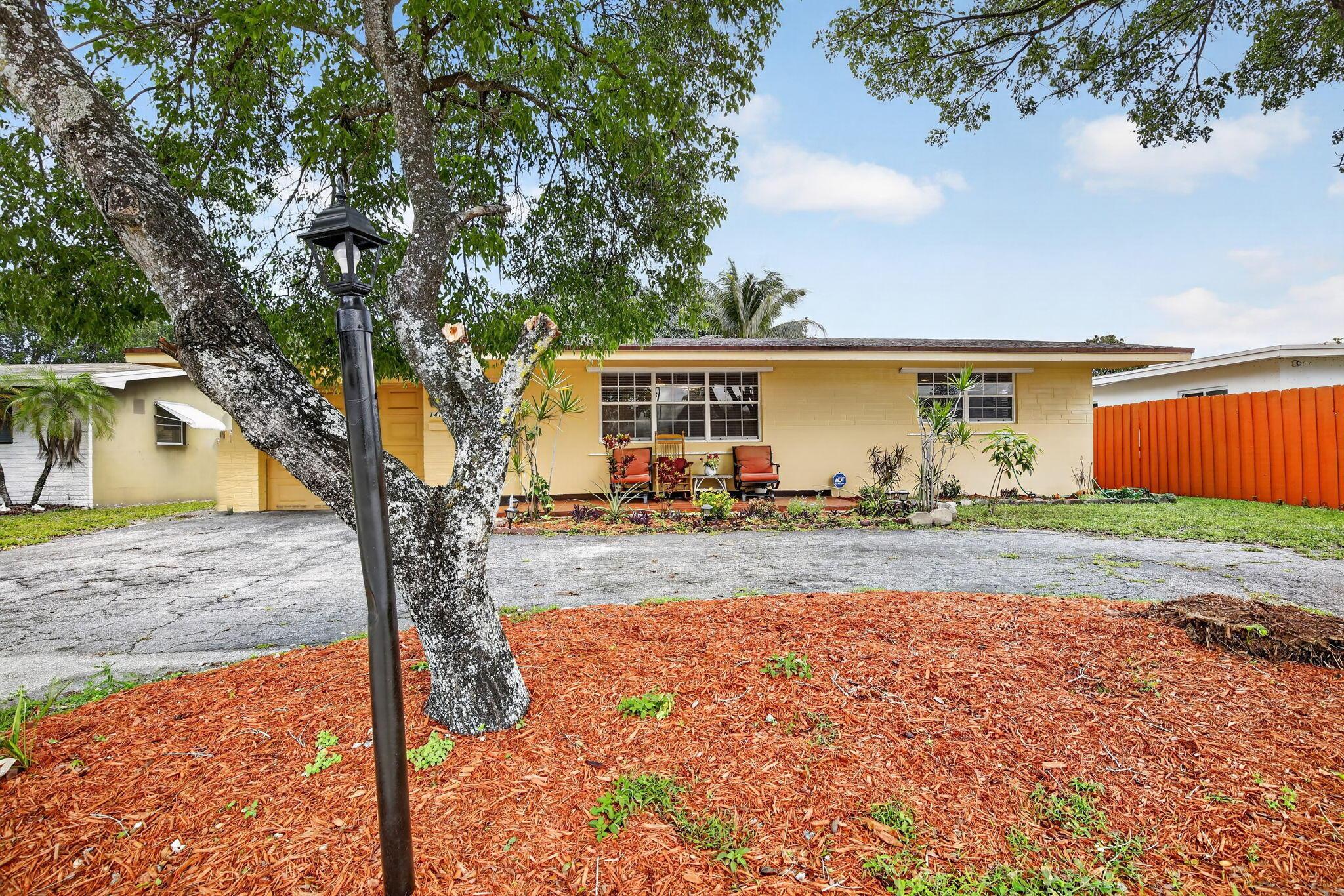 1411 NW 89th Avenue, Pembroke Pines, FL 33024 - Photo 3