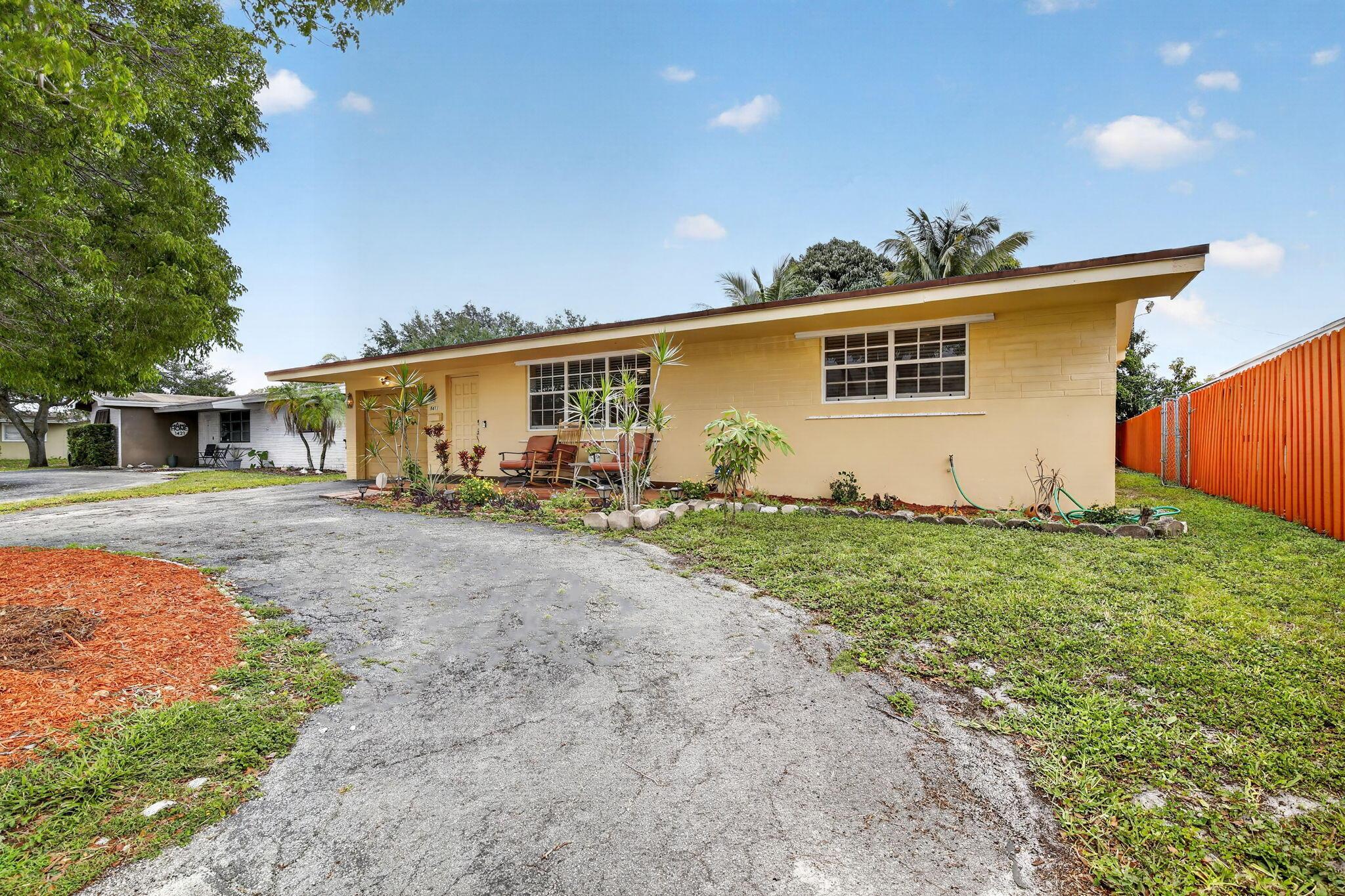 1411 NW 89th Avenue, Pembroke Pines, FL 33024 - Photo 4