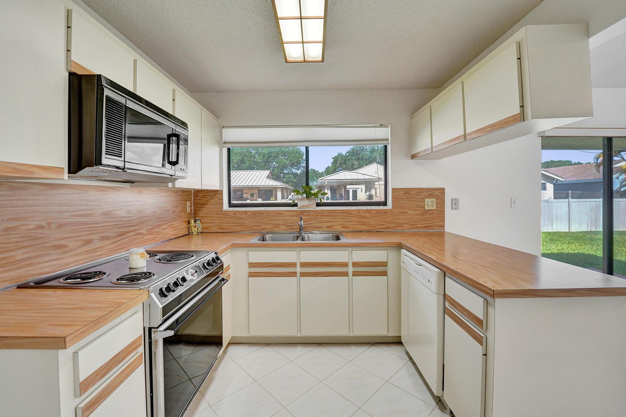5521 SW 114 Avenue, Cooper City, FL 33330 - Photo 3