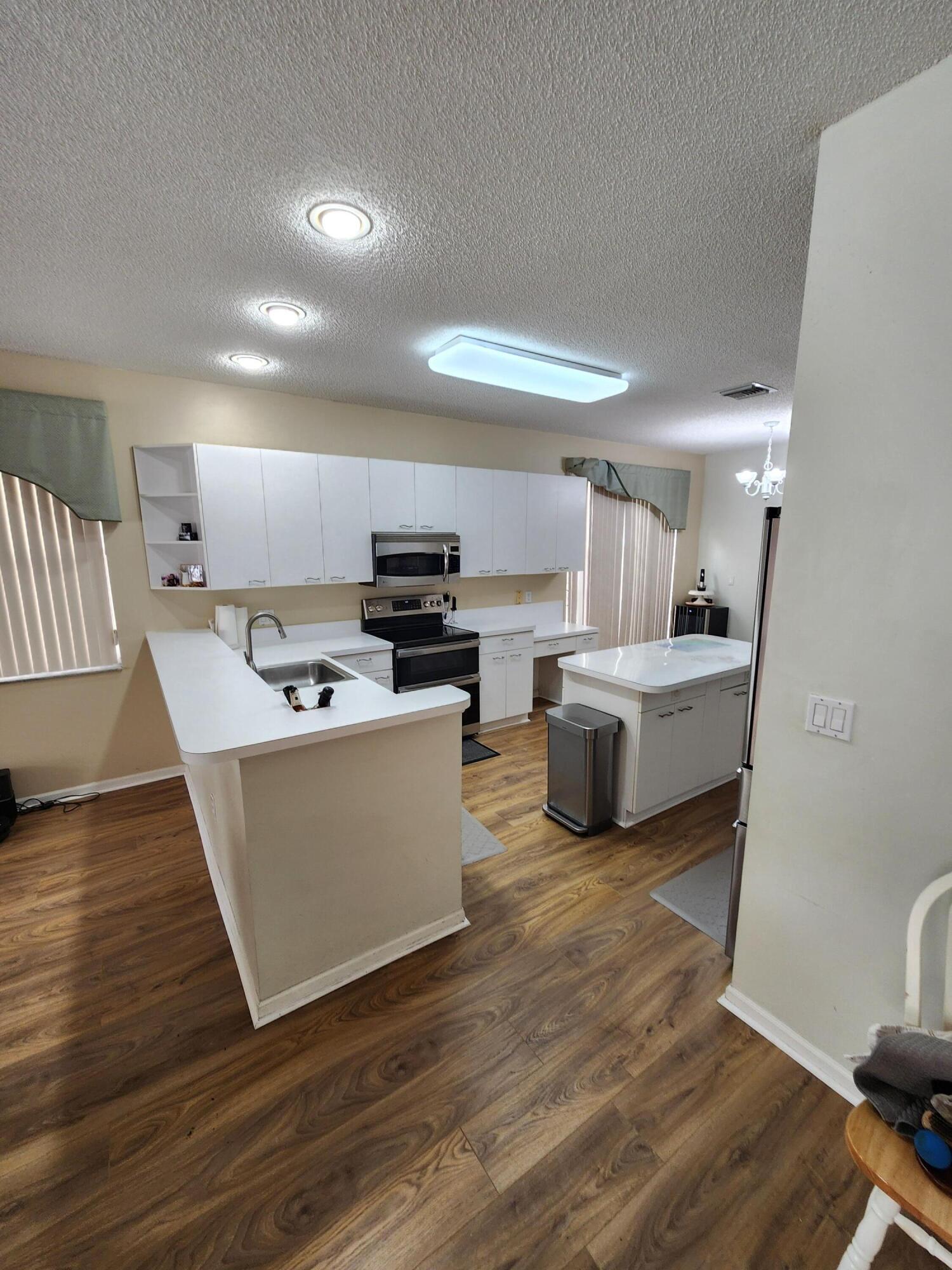 15729 NW Tenth Street NW, Pembroke Pines, FL 33028 - Photo 3