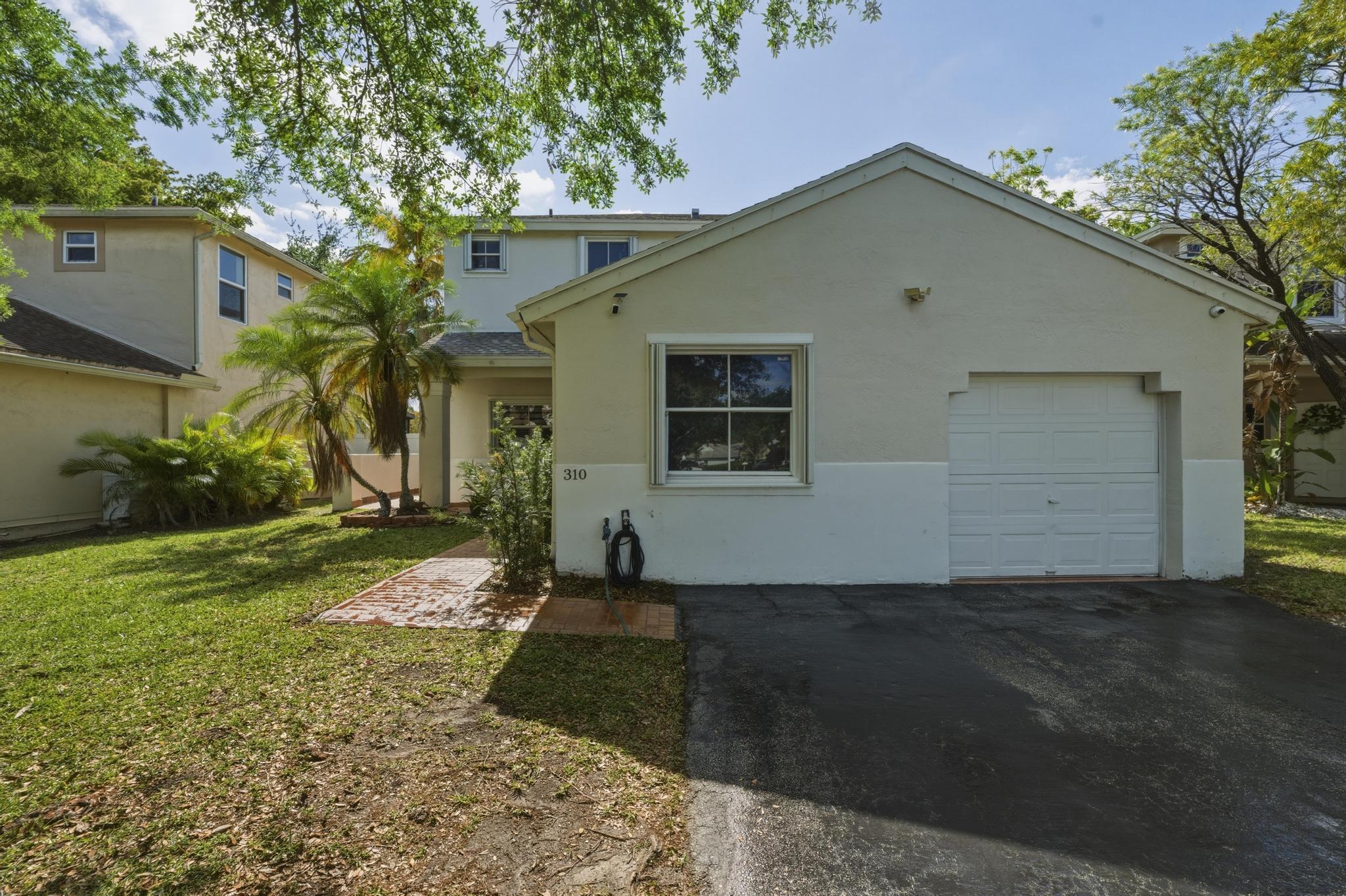 310 NW 207th Way, Pembroke Pines, FL 33029 - Photo 4