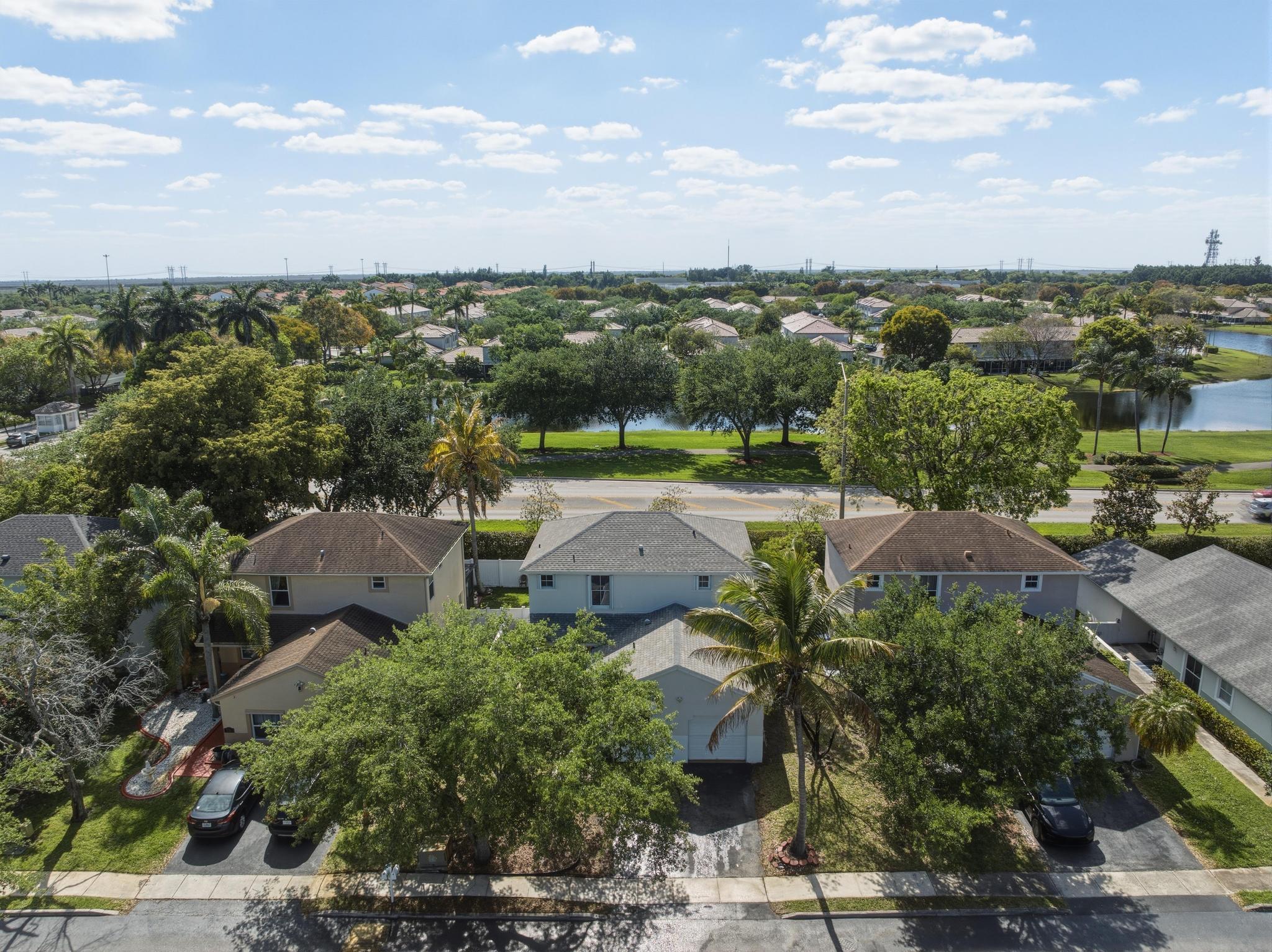 310 NW 207th Way, Pembroke Pines, FL 33029 - Photo 5