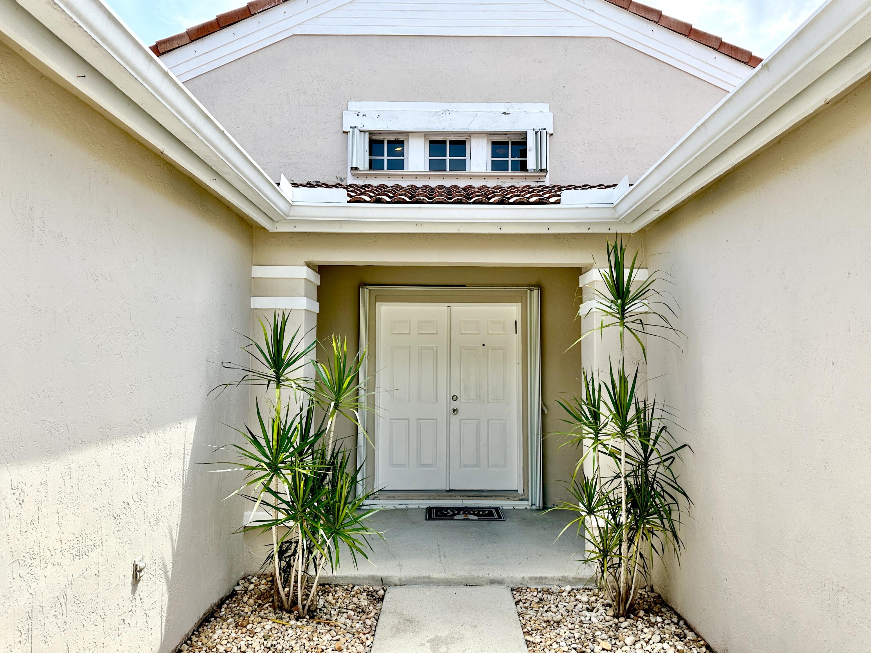 386 Carrington Drive, Weston, FL 33326 - Photo 2