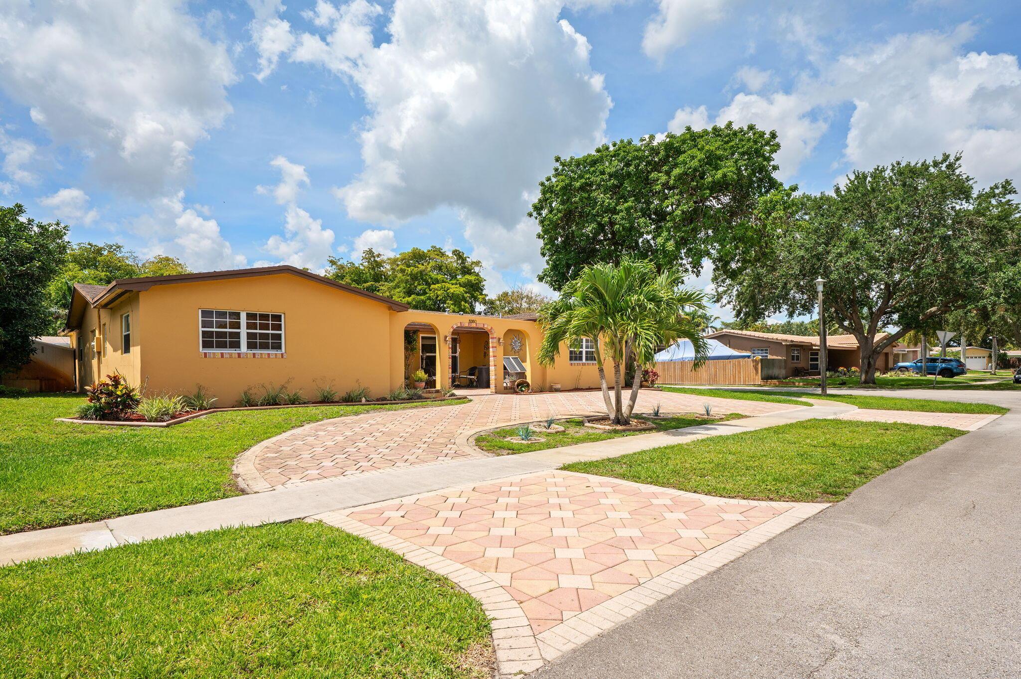 8350 NW 23rd Street, Pembroke Pines, FL 33024 - Photo 2