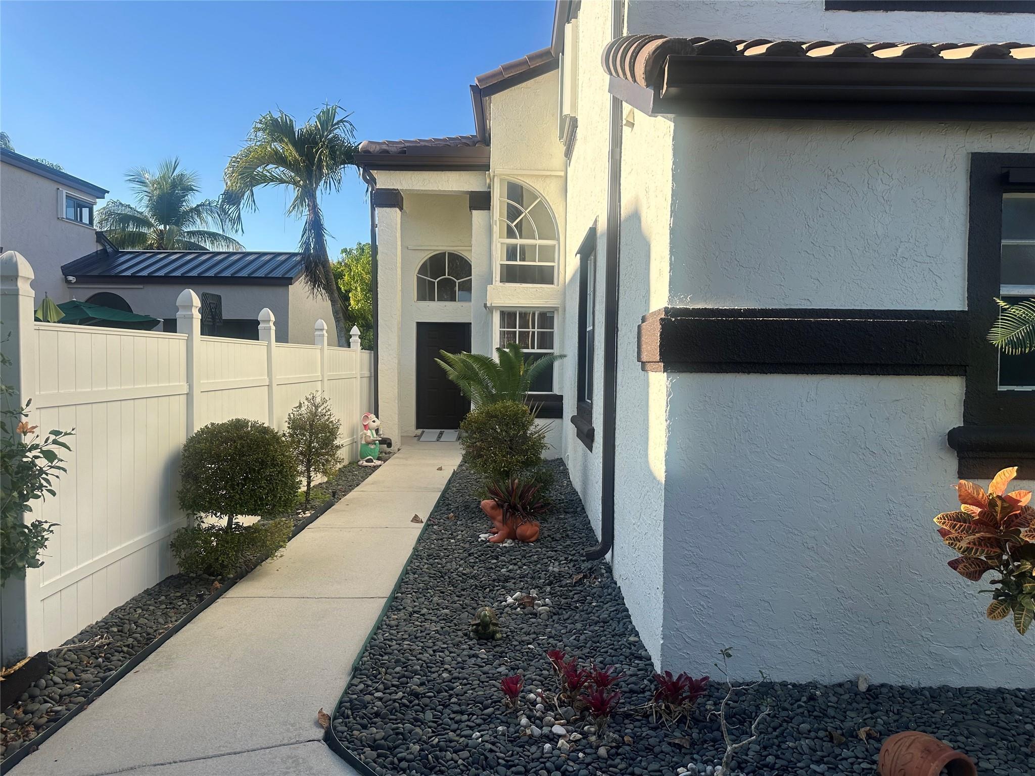15705 NW 10th Street, Pembroke Pines, FL 33028 - Photo 4