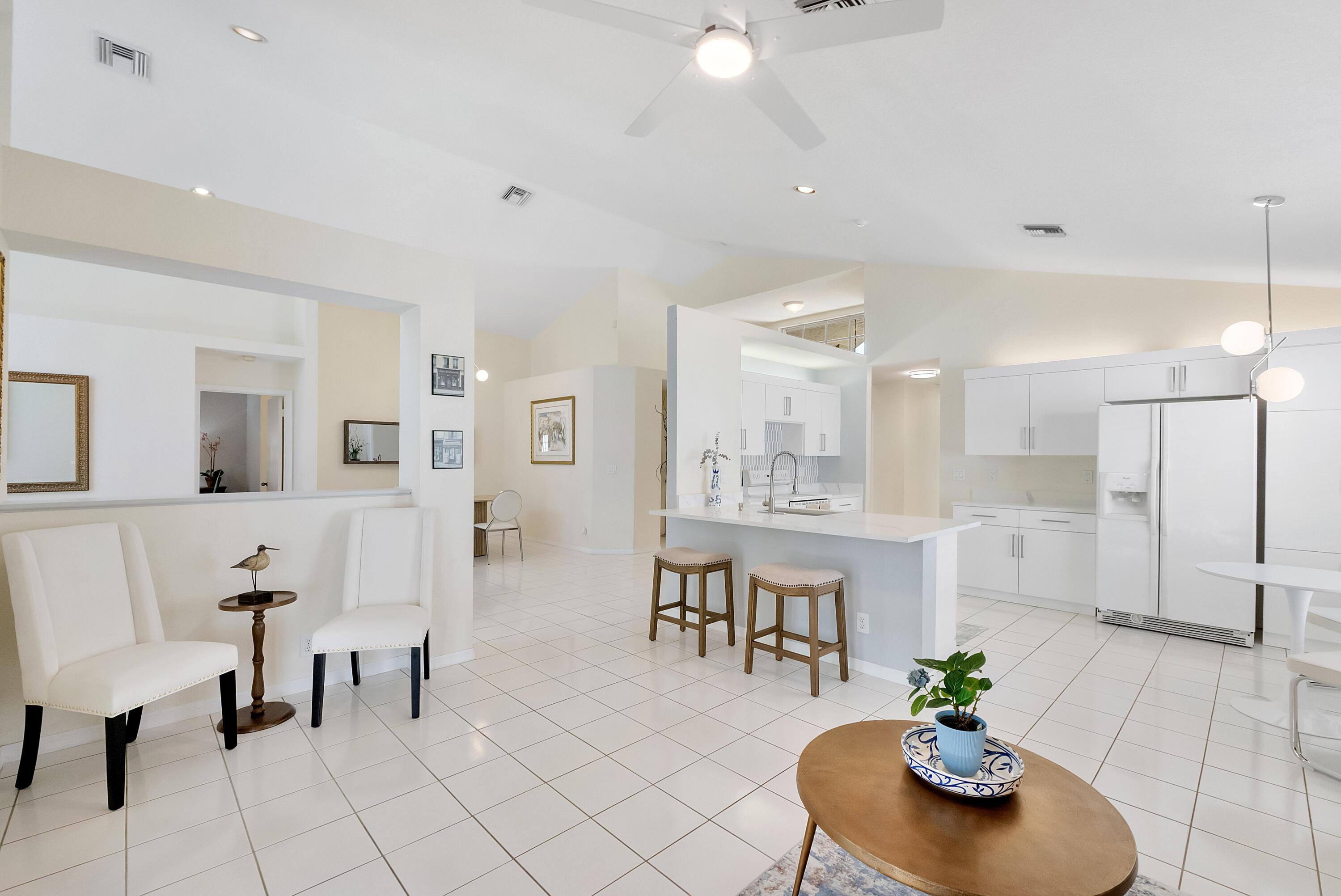 2016 Island Circle, Weston, FL 33326 - Photo 5