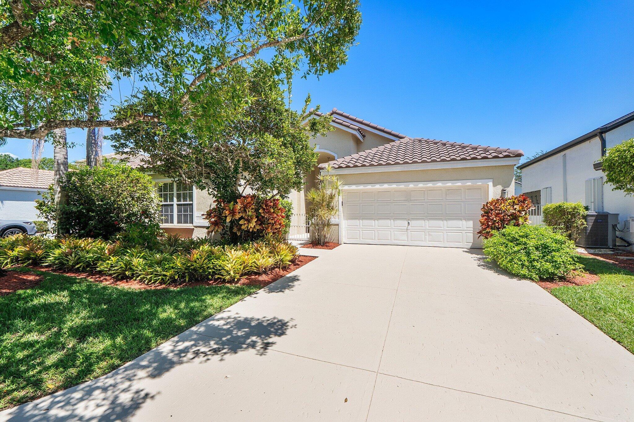2016 Island Circle, Weston, FL 33326, Weston