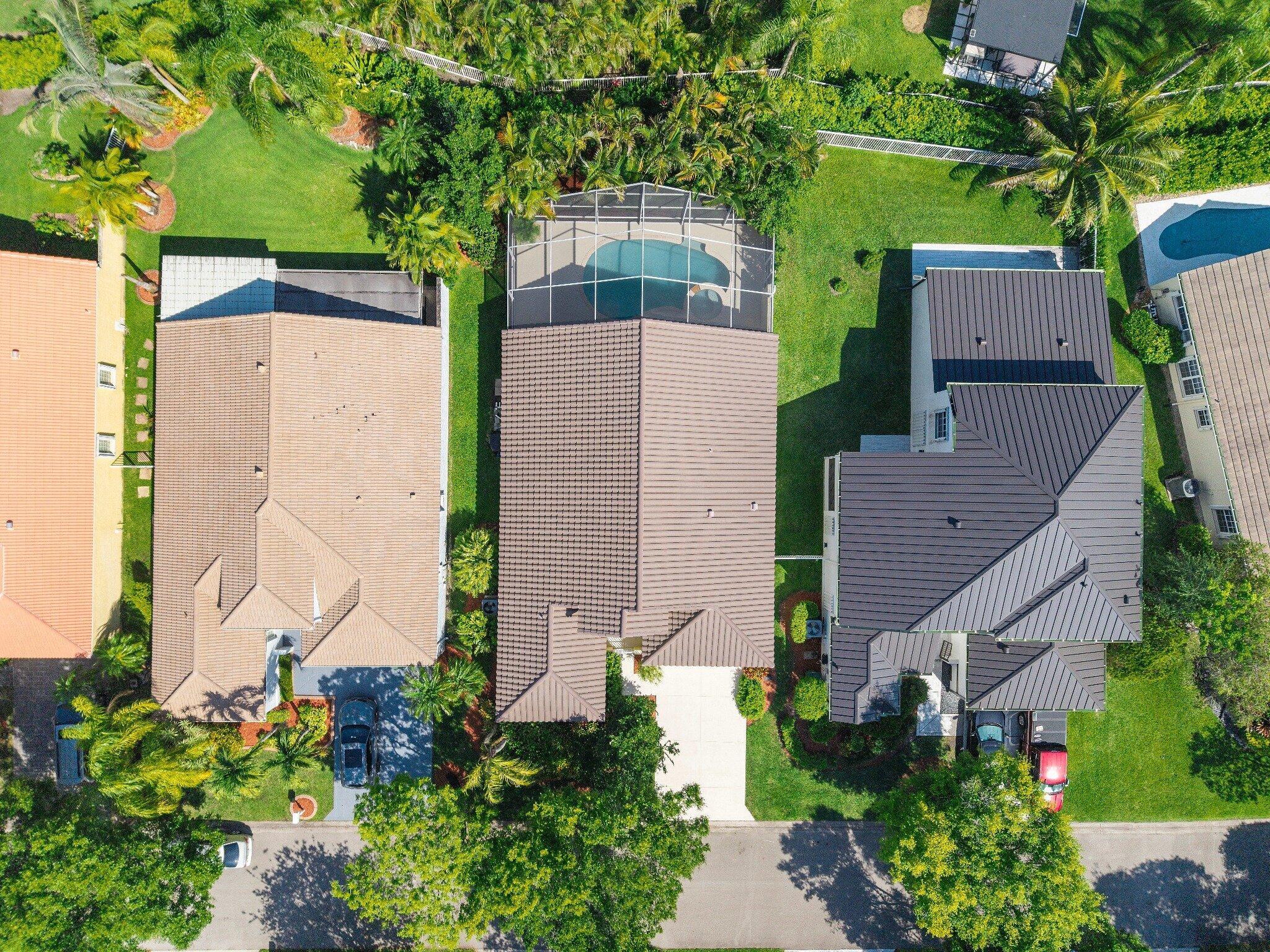 2016 Island Circle, Weston, FL 33326 - Photo 2