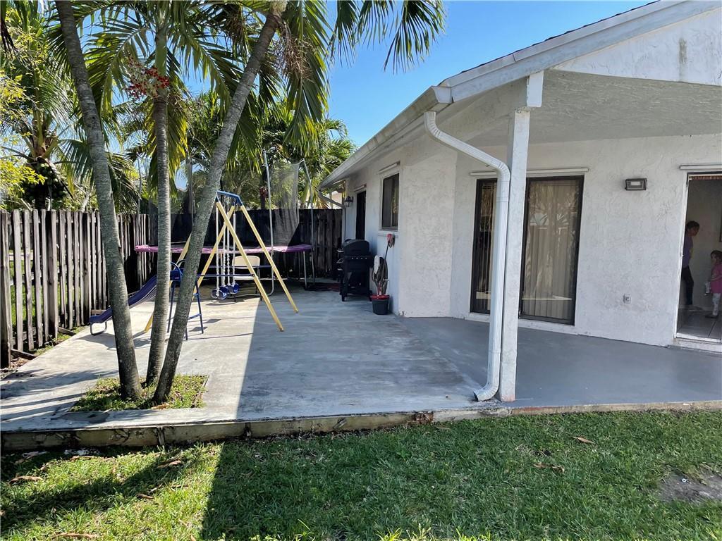 1231 SW 112th Avenue, Pembroke Pines, FL 33025 - Photo 4