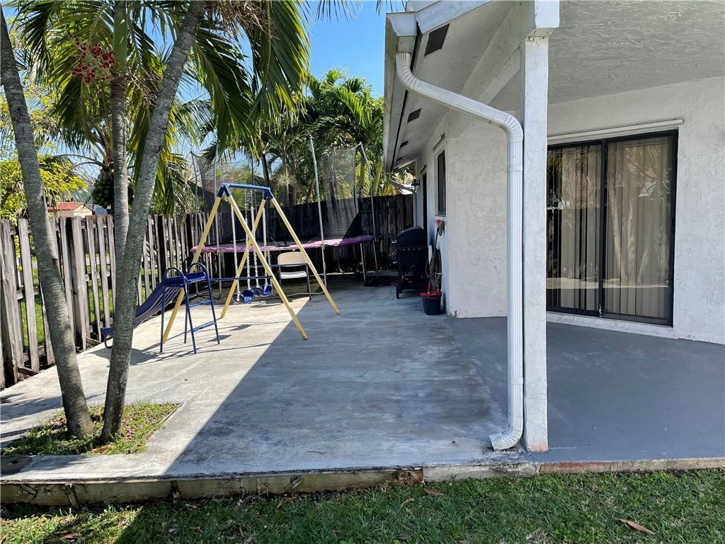 1231 SW 112th Avenue, Pembroke Pines, FL 33025 - Photo 5