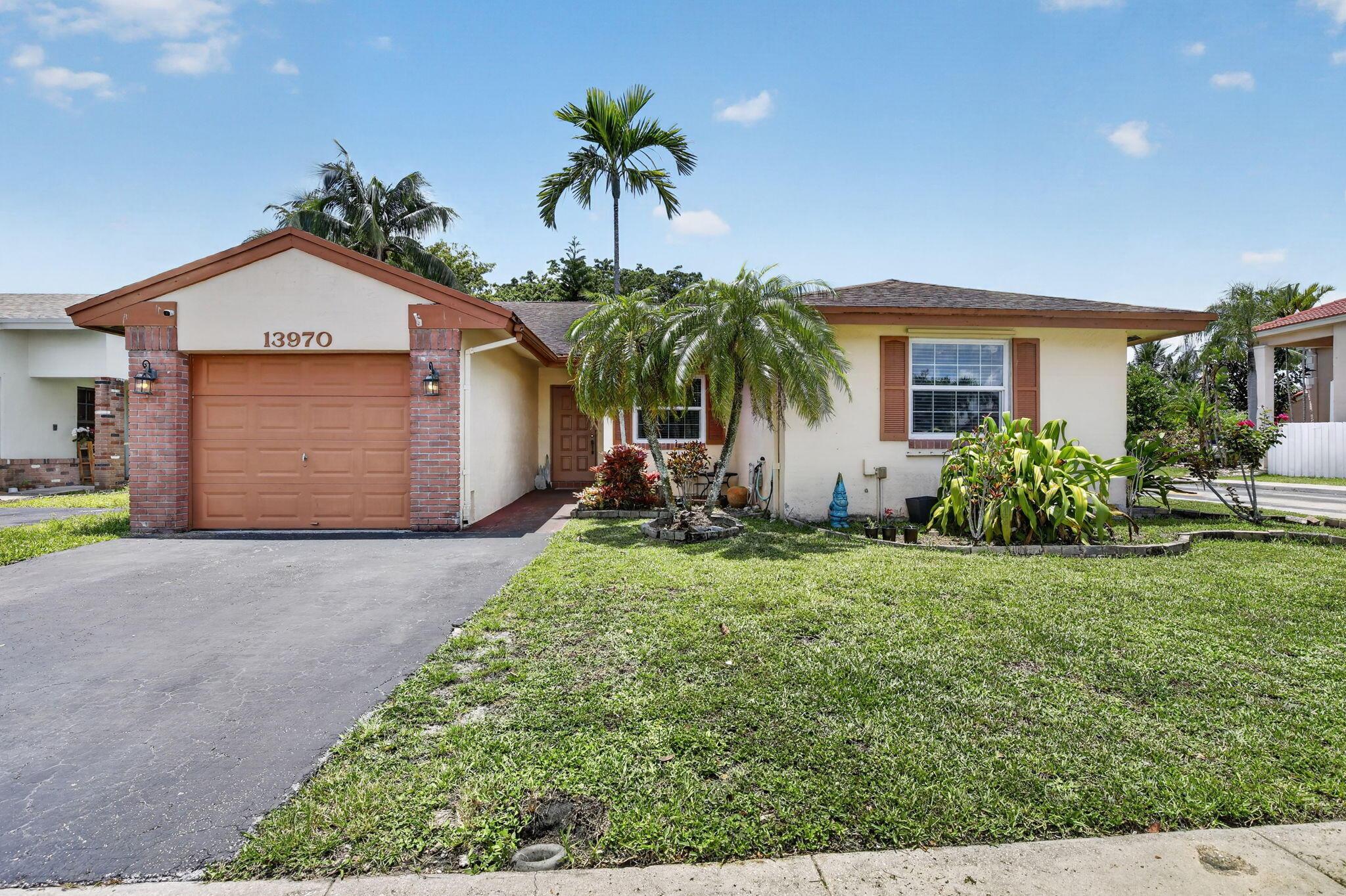 13970 Oaklawn Place, Davie, FL 33325 - Photo 2