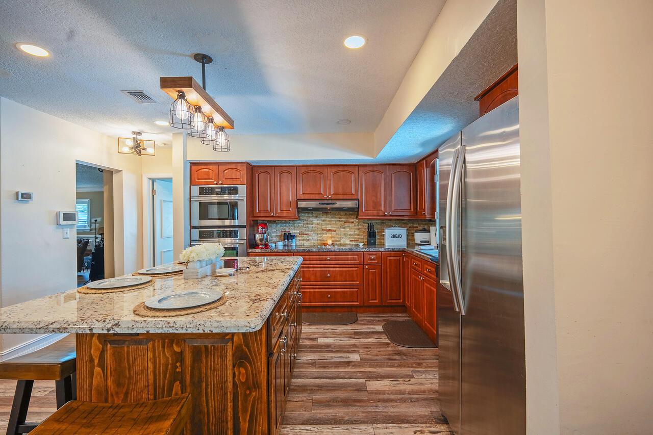 8651 NW 18th Street, Pembroke Pines, FL 33024 - Photo 2