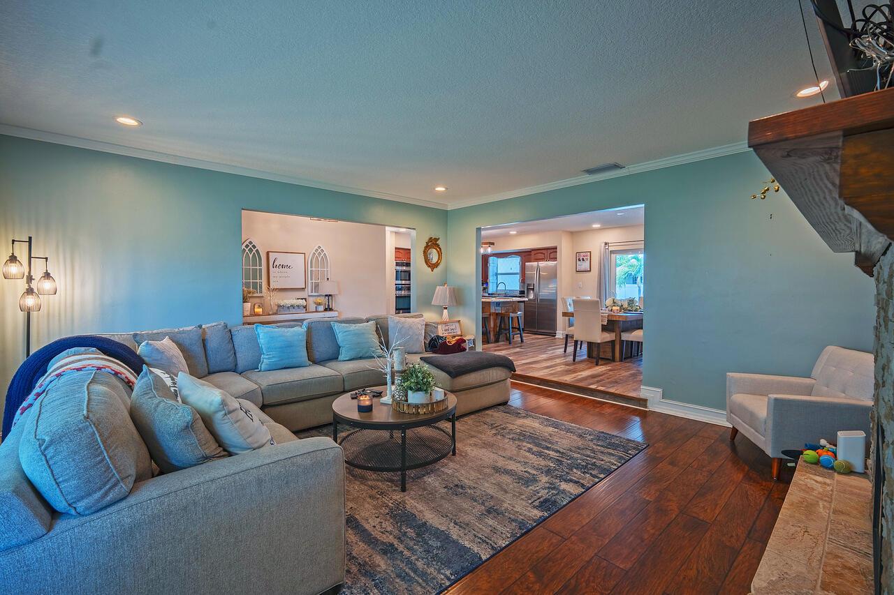 8651 NW 18th Street, Pembroke Pines, FL 33024 - Photo 4