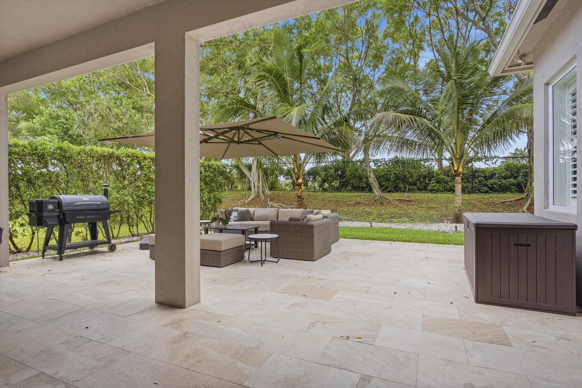 19518 S Whitewater Avenue, Weston, FL 33332 - Photo 2