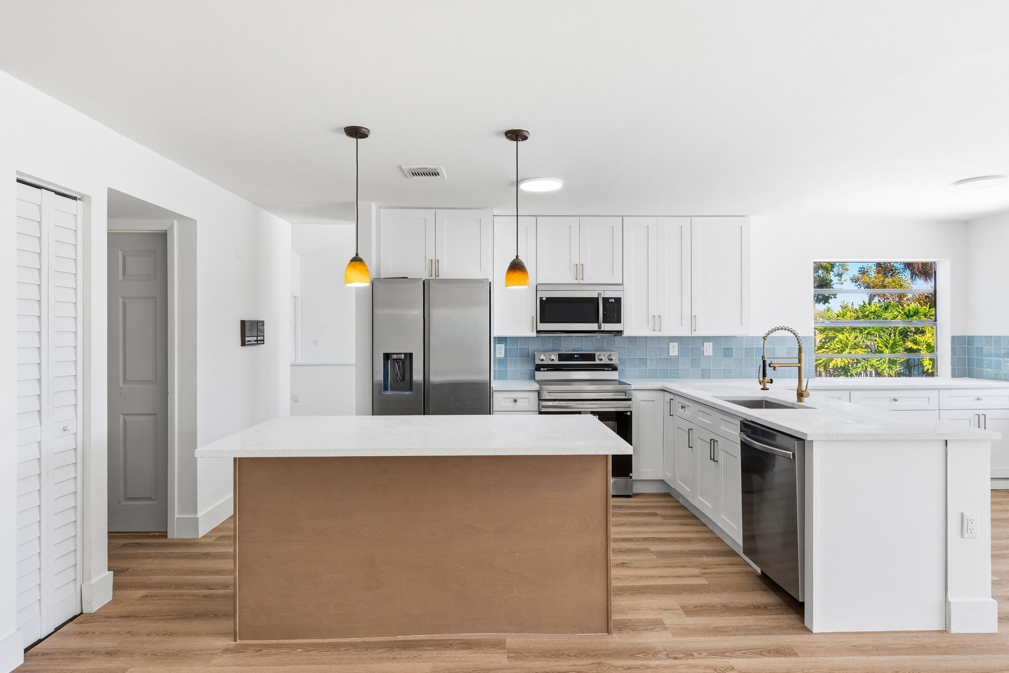 820 Rock Hill Avenue, Davie, FL 33325 - Photo 2