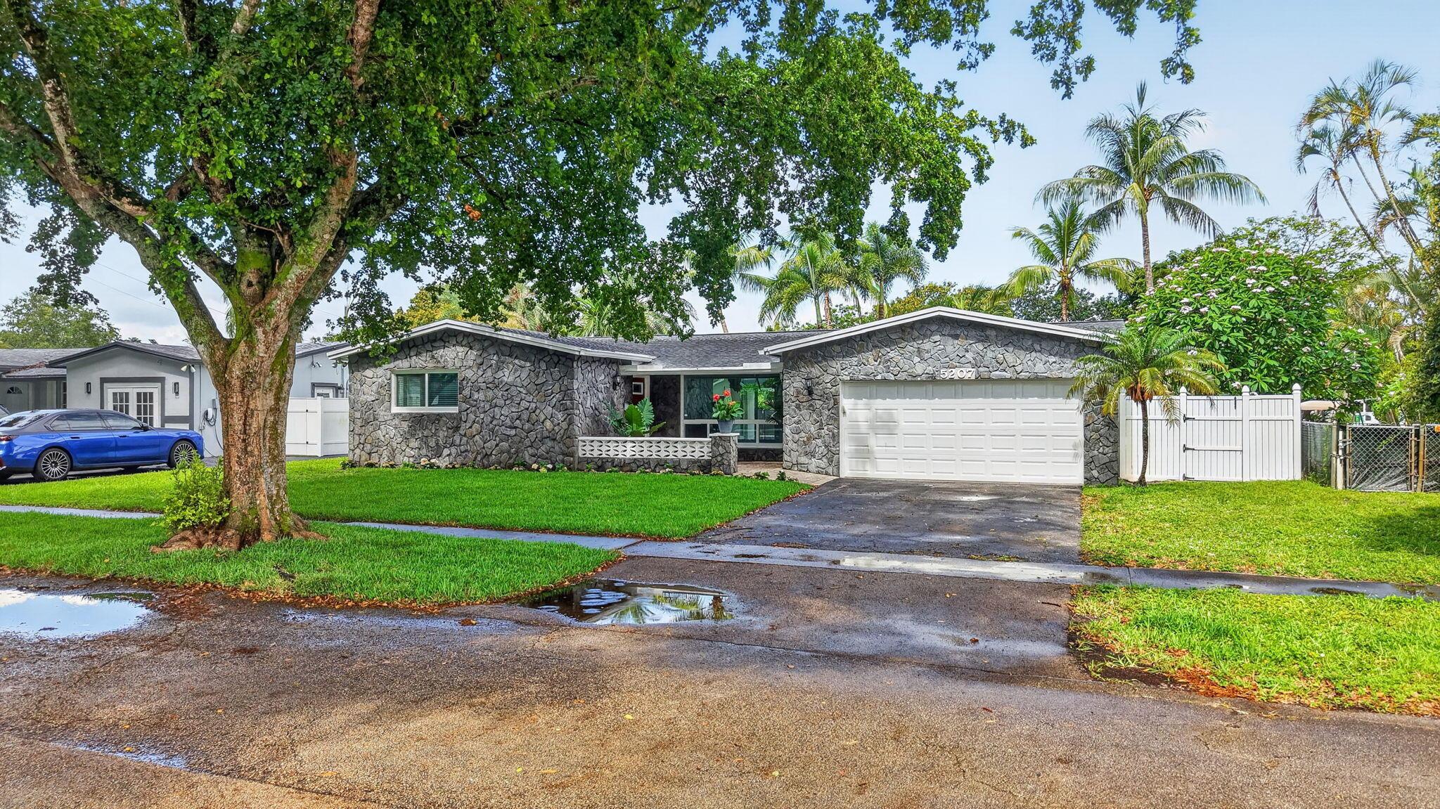 5207 SW 91st Terrace, Cooper City, FL 33328 - Photo 3