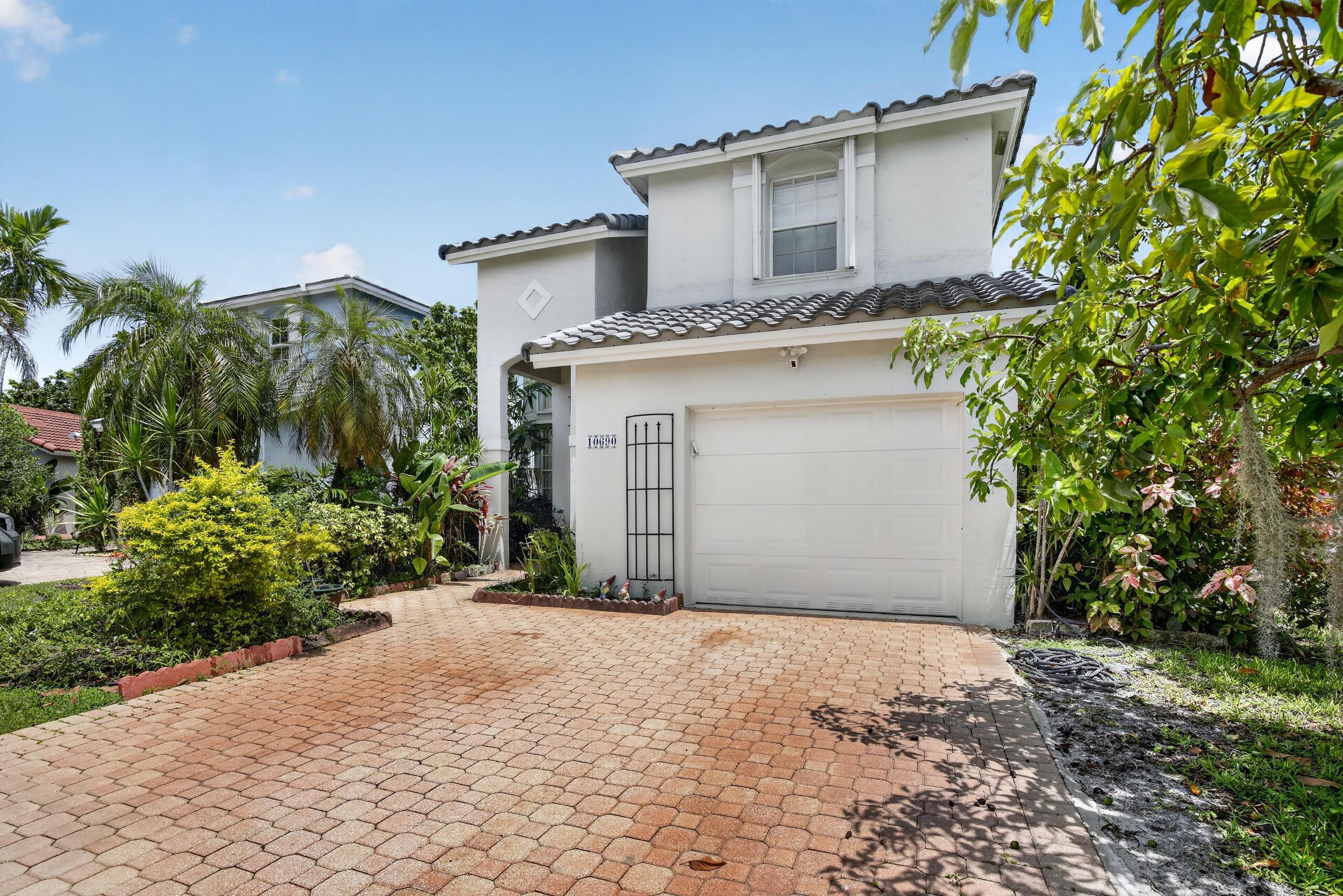 10690 NW 2nd Circle, Pembroke Pines, FL 33026 - Photo 3