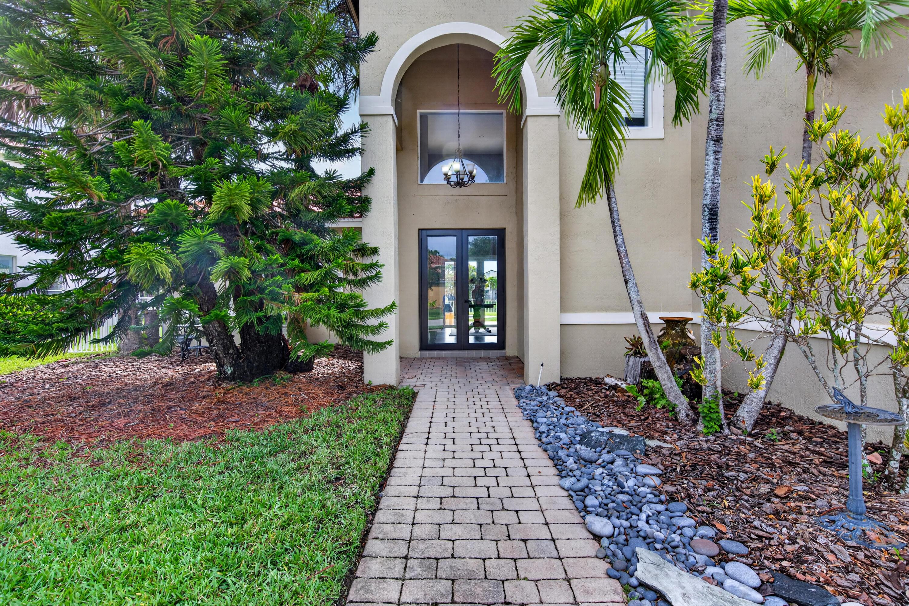 791 SW 191st Avenue, Pembroke Pines, FL 33029 - Photo 2