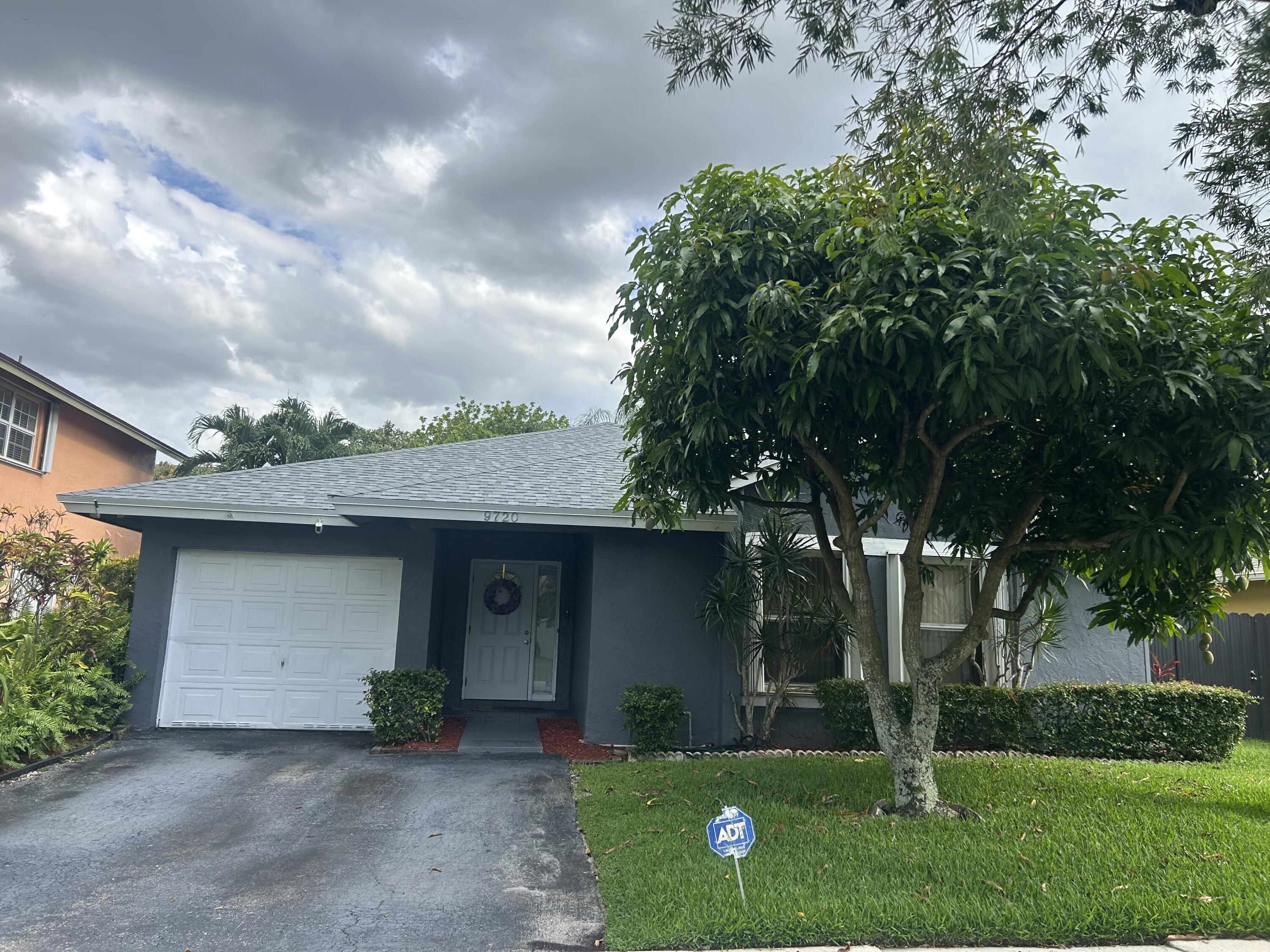 9720 SW 12th Street, Pembroke Pines, FL 33025, Pembroke Pines