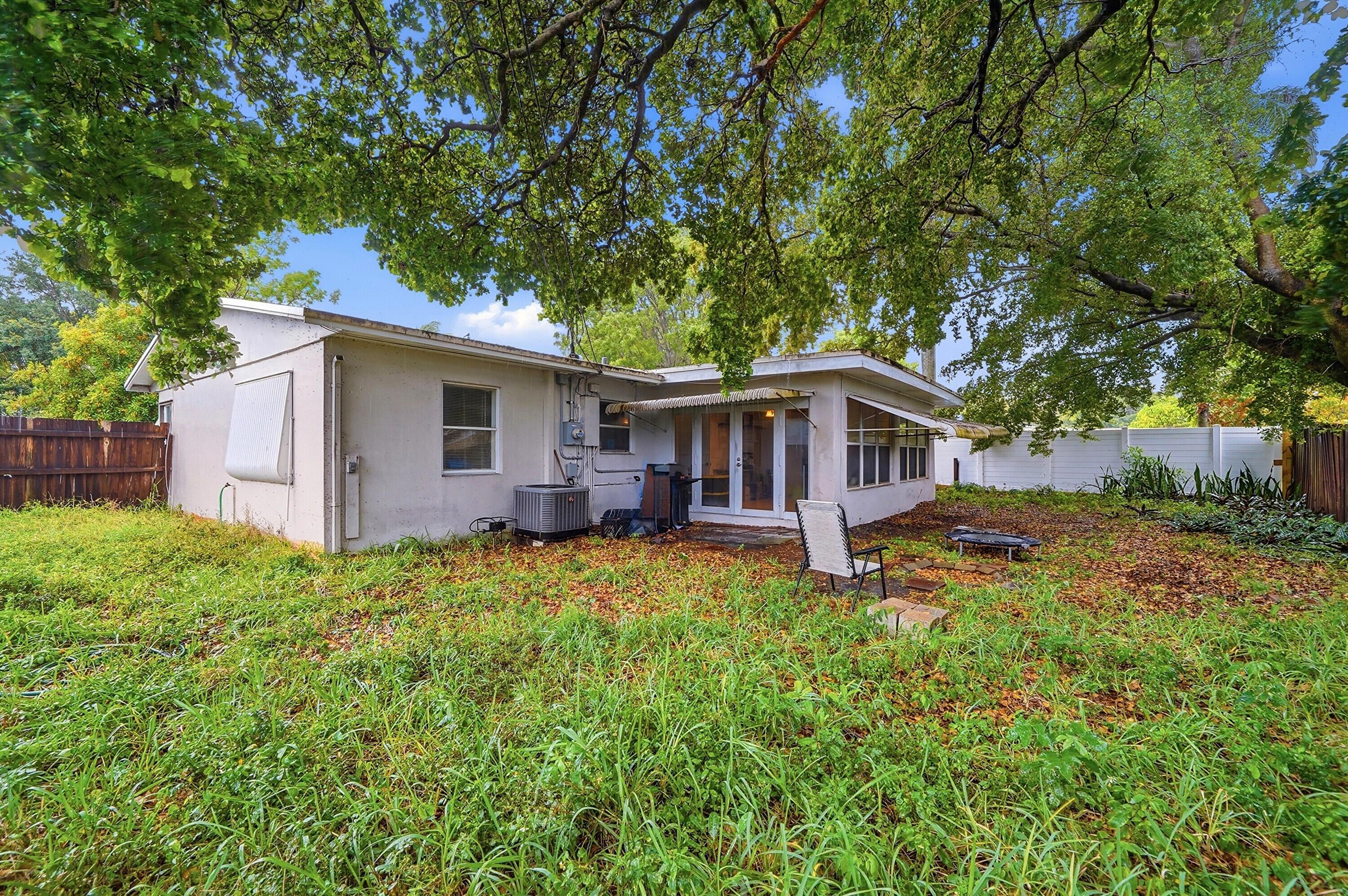 1431 NE 32nd Street, Pompano Beach, FL 33064 - Photo 2